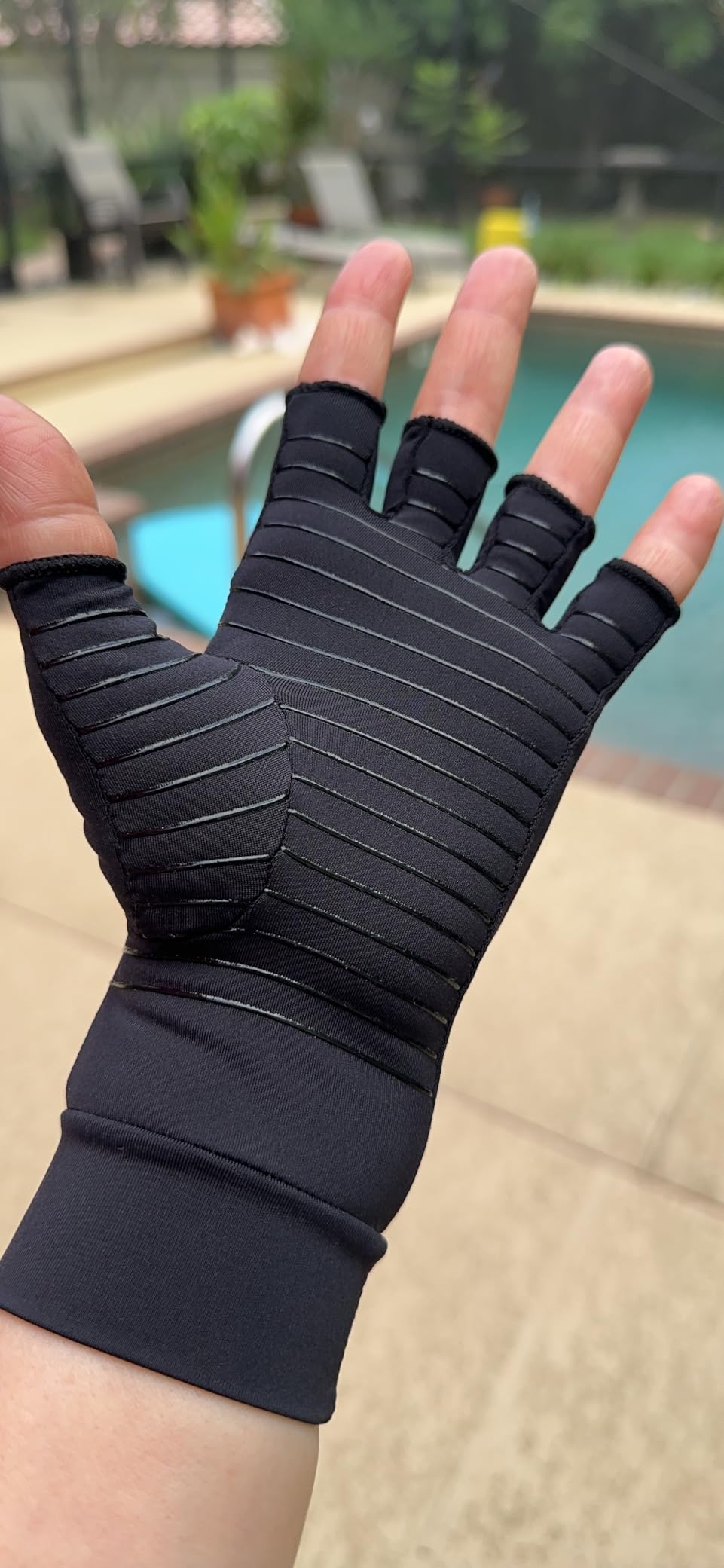 ComfyBrace Copper Infused Compression Arthritis Gloves for Hand & Finger Relief from pain/swelling caused by Rheumatoid Arthritis, Carpal Tunnel, Tendonitis and Poor Circulation, Fits Men & Women customer photo 1