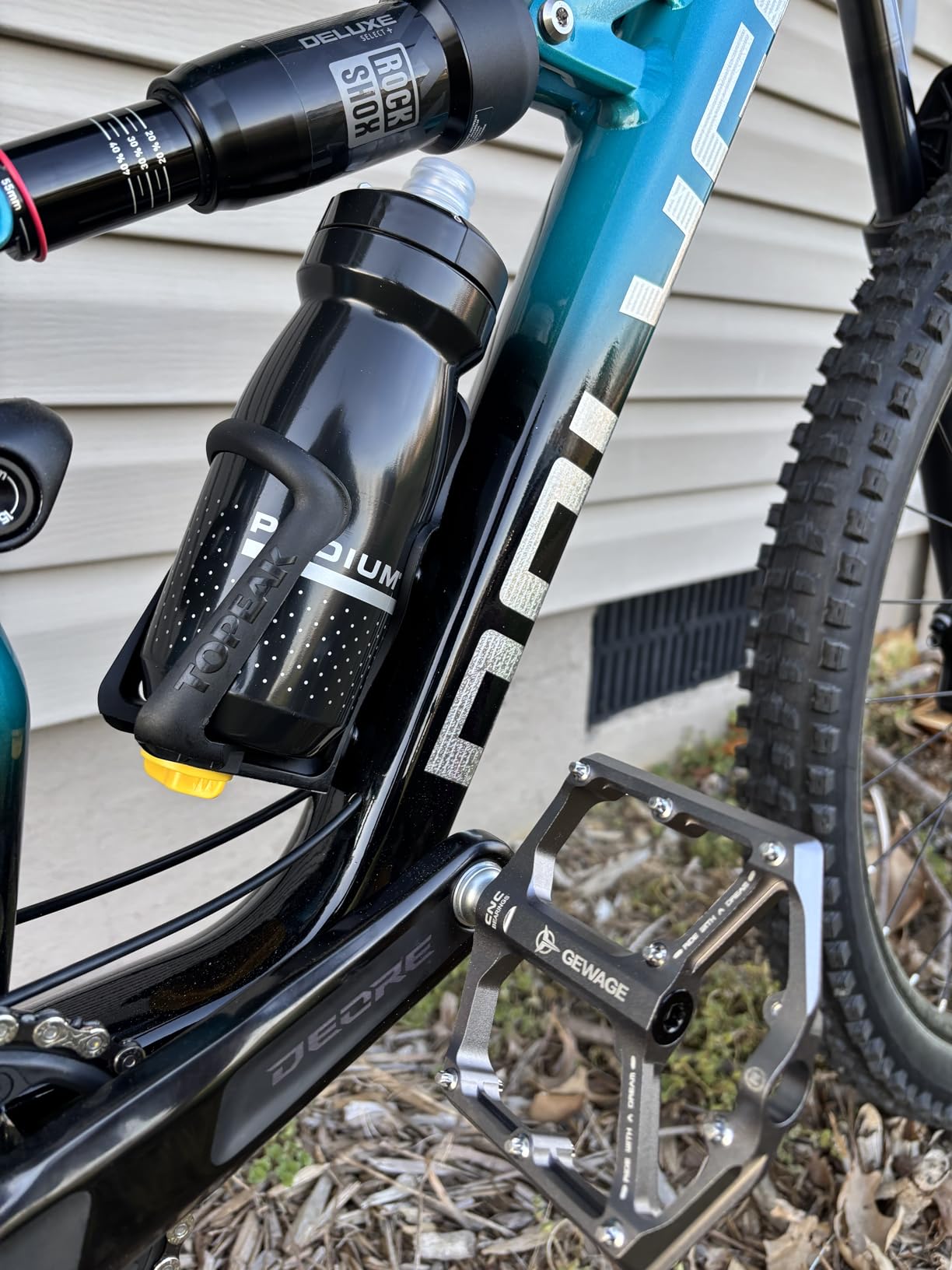 CamelBak Podium Bike Squeeze Water Bottle, High Flow Easy Squeeze Design for Cycling Performance, 24oz, Black customer photo 2