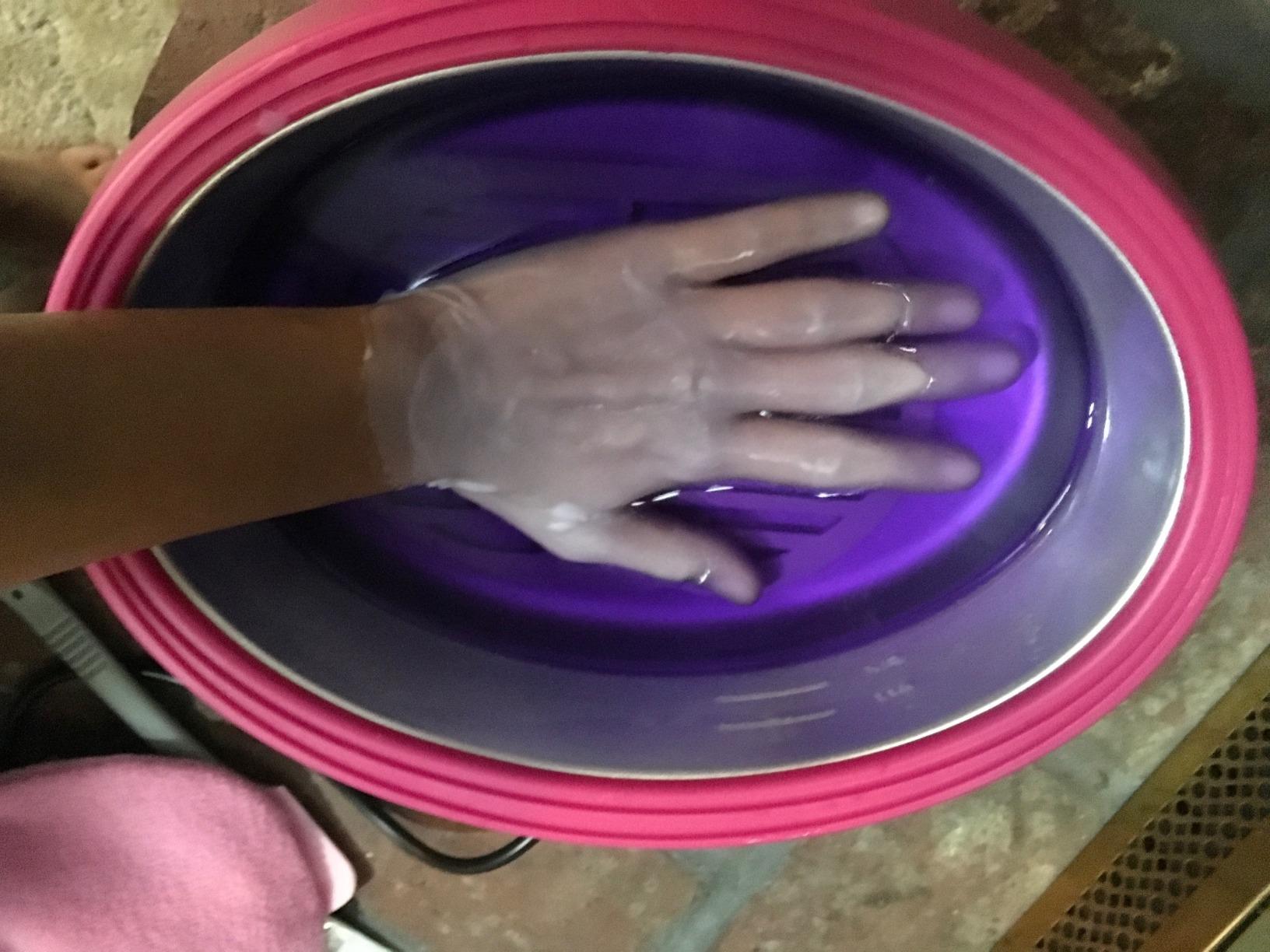 Paraffin Wax Machine for Hand and Feet - Ejiubas Paraffin Bath, Quick Heating, Large Capacity, includes 2.2 lb Paraffin Wax 200 Glove Liners 2 Thermal Mitts Booties for Arthritis and Deep Skin Moisturize customer photo 1