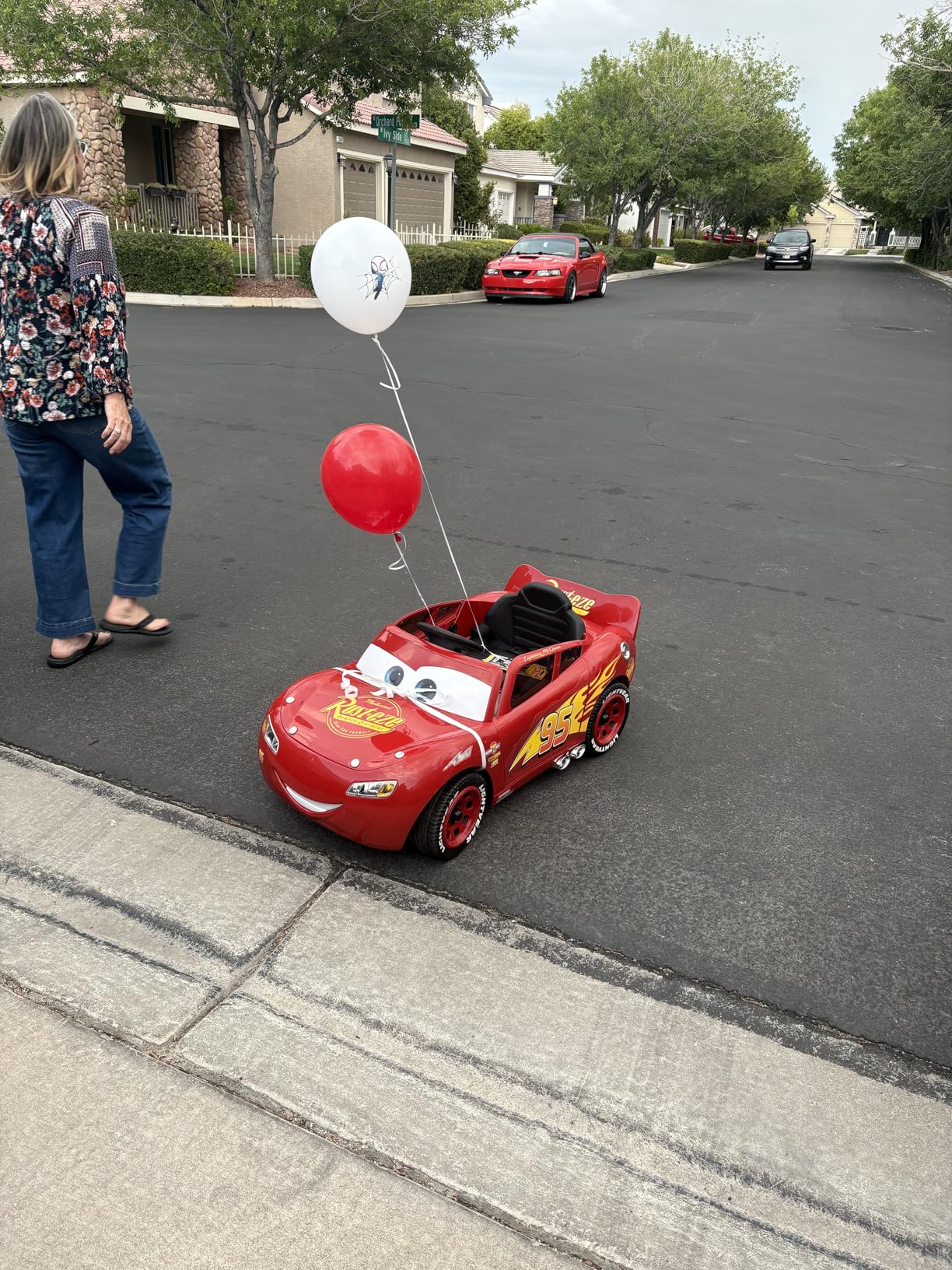 Huffy Cars Lightning McQueen 6V Ride-On Toy Car with Headlights & Engine Sounds, Foot Pedal Drive, Up to 2.5 MPH, Ages 3-7 customer photo 2