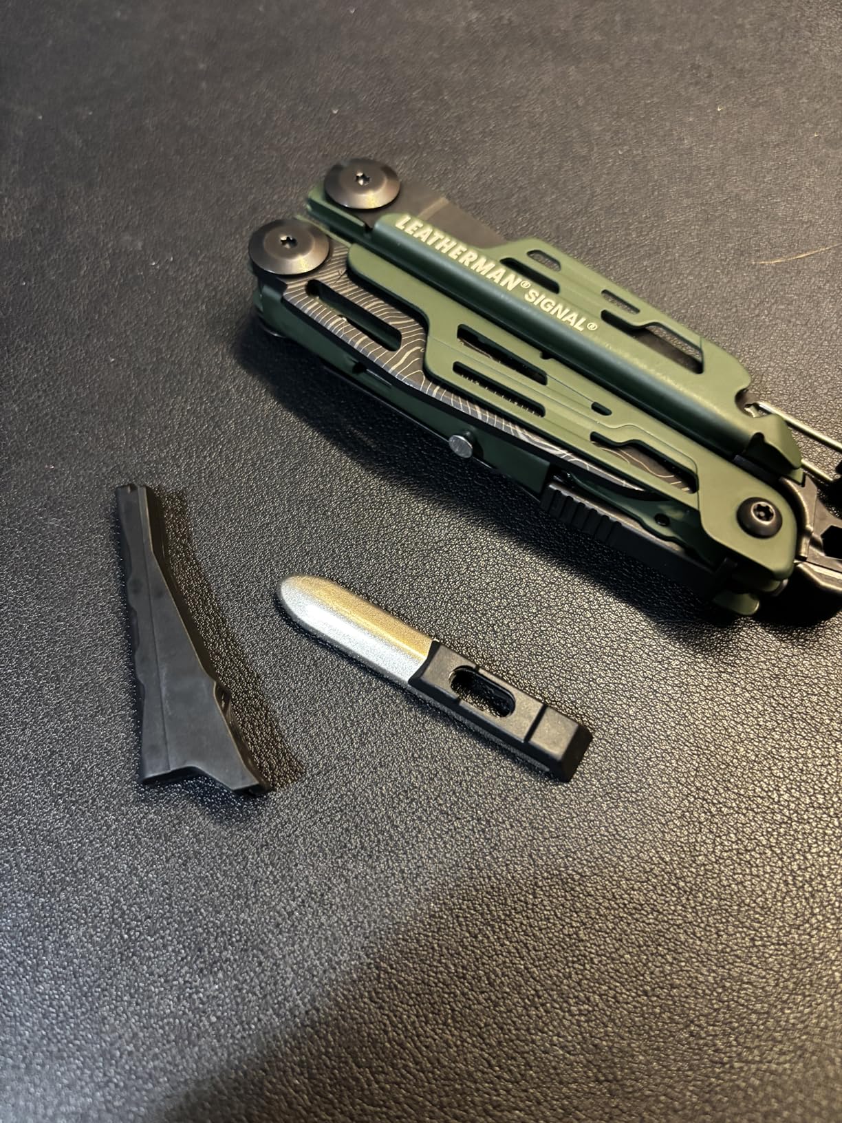 LEATHERMAN, Signal, 19-in-1 Multi-tool for Outdoors, Camping, Hiking, Fishing, Survival, Durable & Lightweight EDC, Made in the USA, Coyote Tan customer photo 1