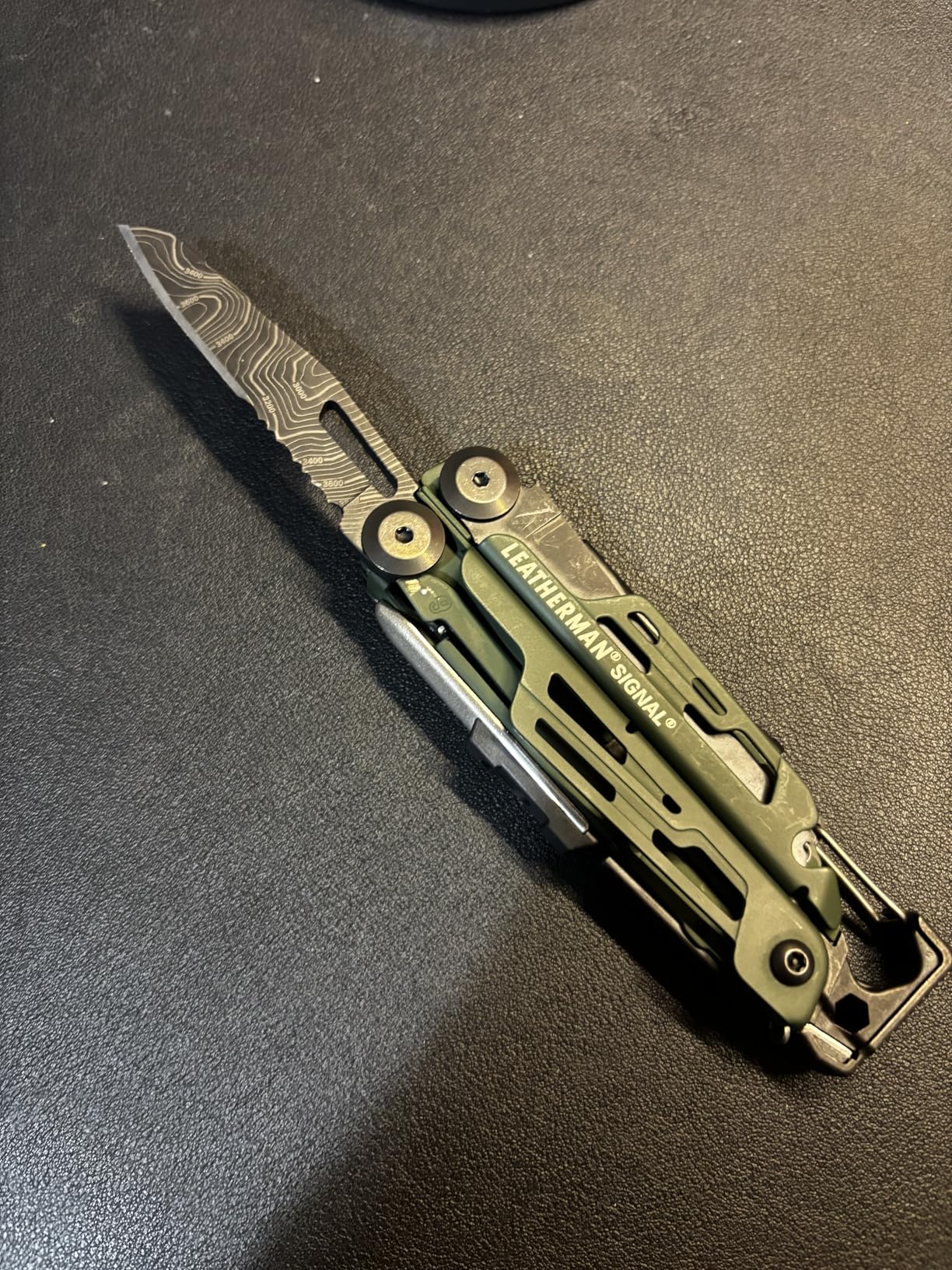 LEATHERMAN, Signal, 19-in-1 Multi-tool for Outdoors, Camping, Hiking, Fishing, Survival, Durable & Lightweight EDC, Made in the USA, Coyote Tan customer photo 2