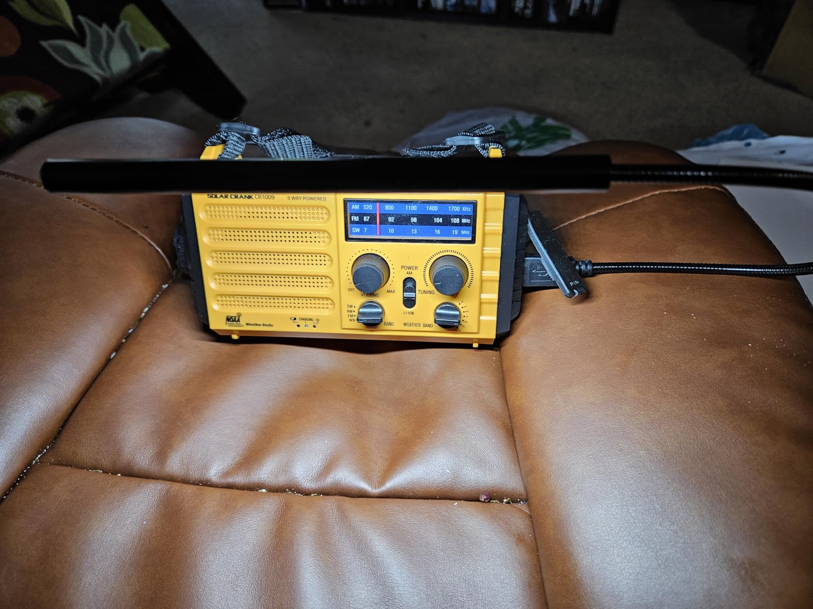 Eoxsmile Emergency Radio with NOAA Weather Alert, 5000mAh Solar Hand Crank Portable AM/FM Shortwave Radio, Rechargeable Battery Powered, USB Charger, Flashlight, SOS Alarm for Home Outdoor Survival customer photo 2