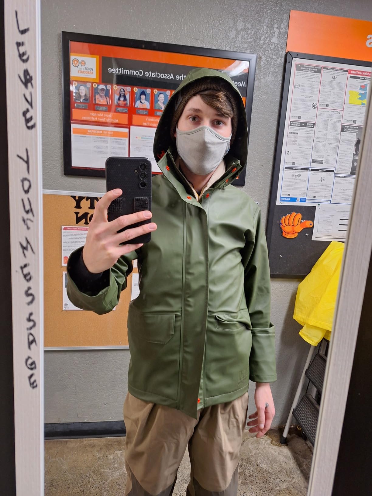 Helly Hansen Gale Rain Jacket - Waterproof Stretch Windbreaker - Packable Rain Jacket - Hiking Fishing Workwear customer photo 1