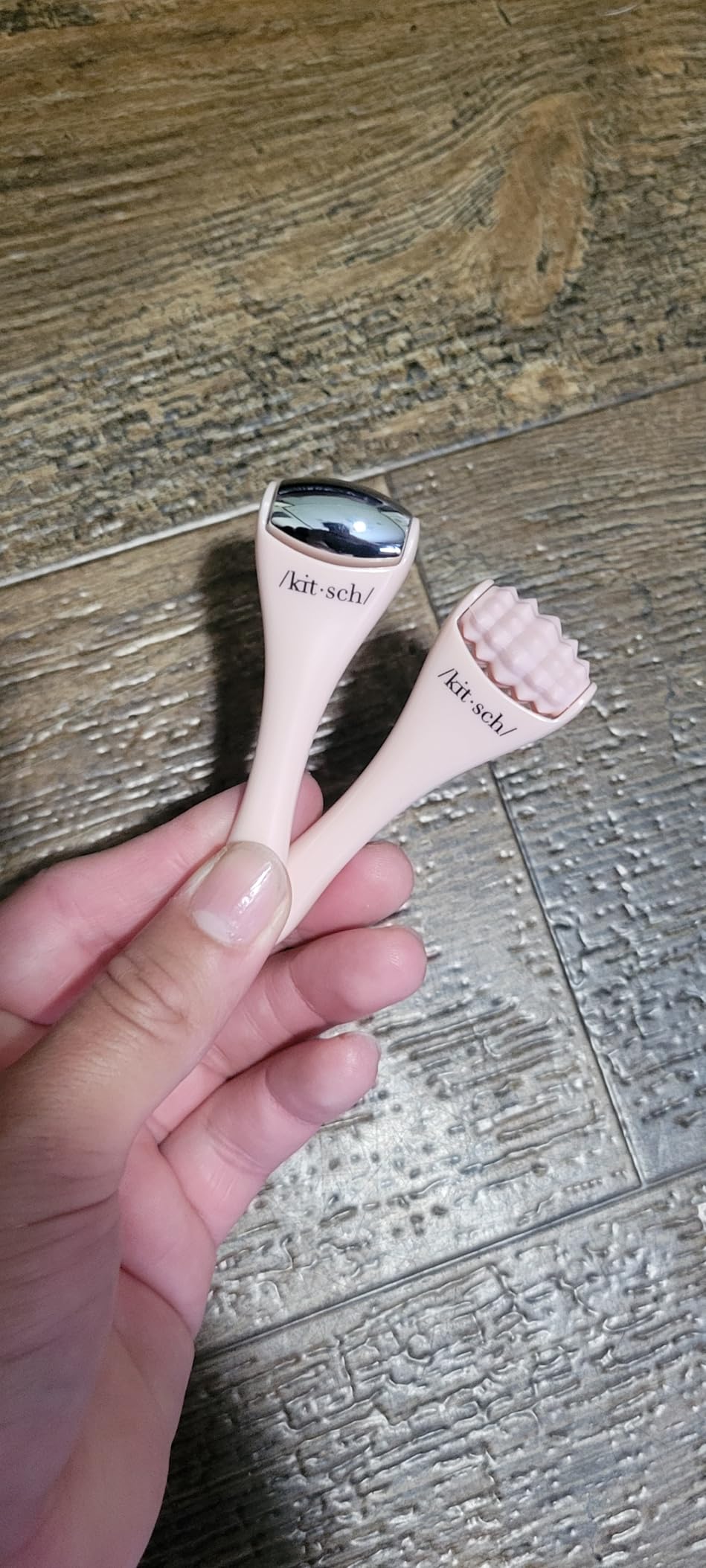 Kitsch Ice Roller for Face - Stainless Steel Ice Face Roller to Reduce Puffiness, Redness & Headaches - Cooling Facial Roller for Skin Care, Irritation Relief & Spa-Like Experience at Home - Pink customer photo 1