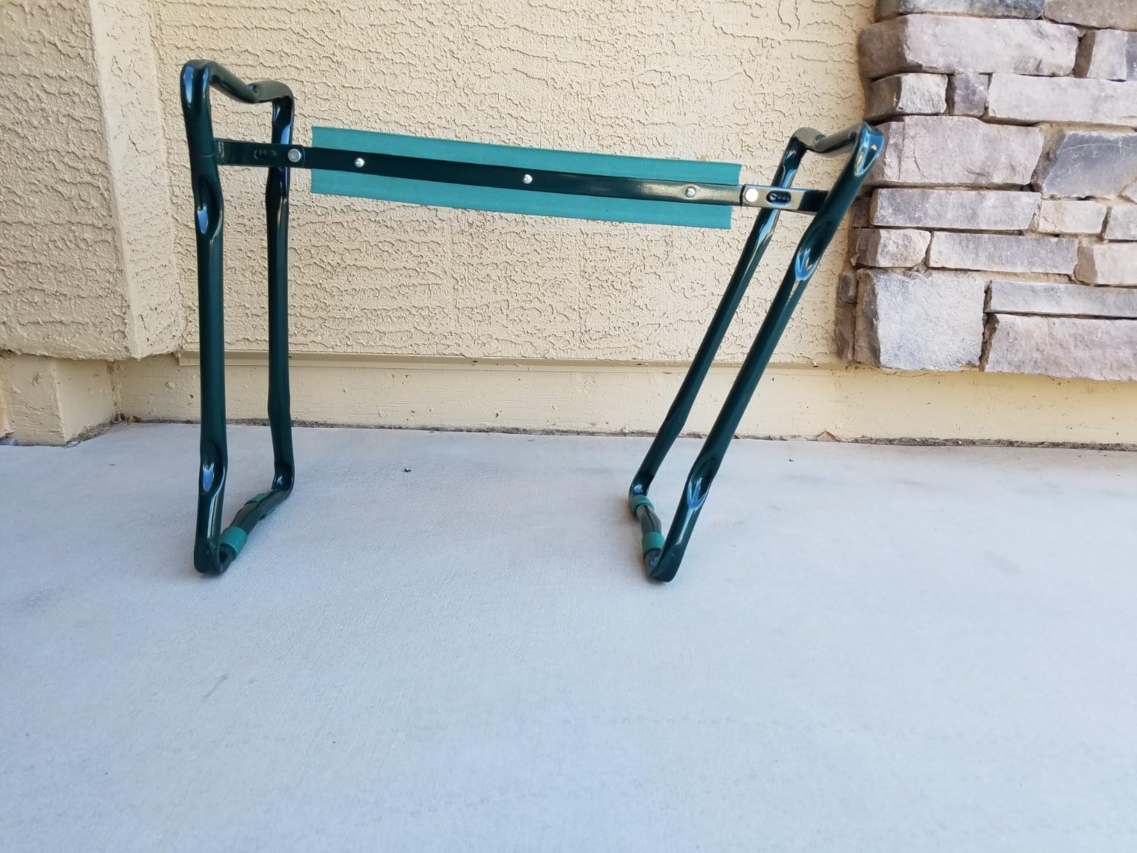Garden Kneeler and Seat - 2-in-1 Foldable Garden Kneeling Pad and Stool with Removable Pockets for Gardening Tools - Gardening Gifts for Women, Mom, Dad, Seniors or Grandparents by Pure Garden (Green) customer photo 1