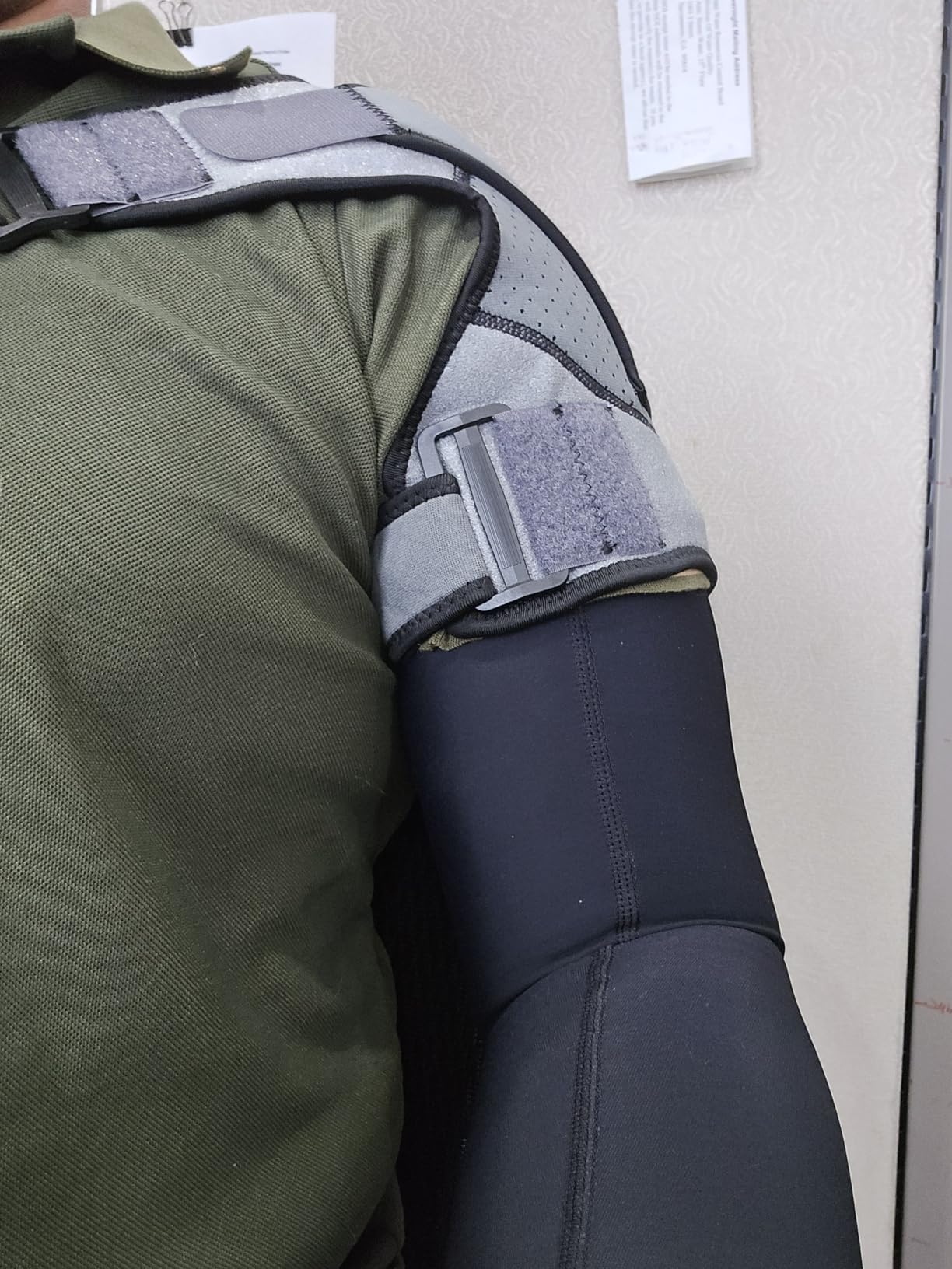 Sparthos Shoulder Brace - Adjustable Support Sleeve for Torn Rotator Cuff, AC Joint Relief, Shoulder Stability & Compression - Fits Bicep 10-14 in, Left or Right, Men & Women customer photo 2