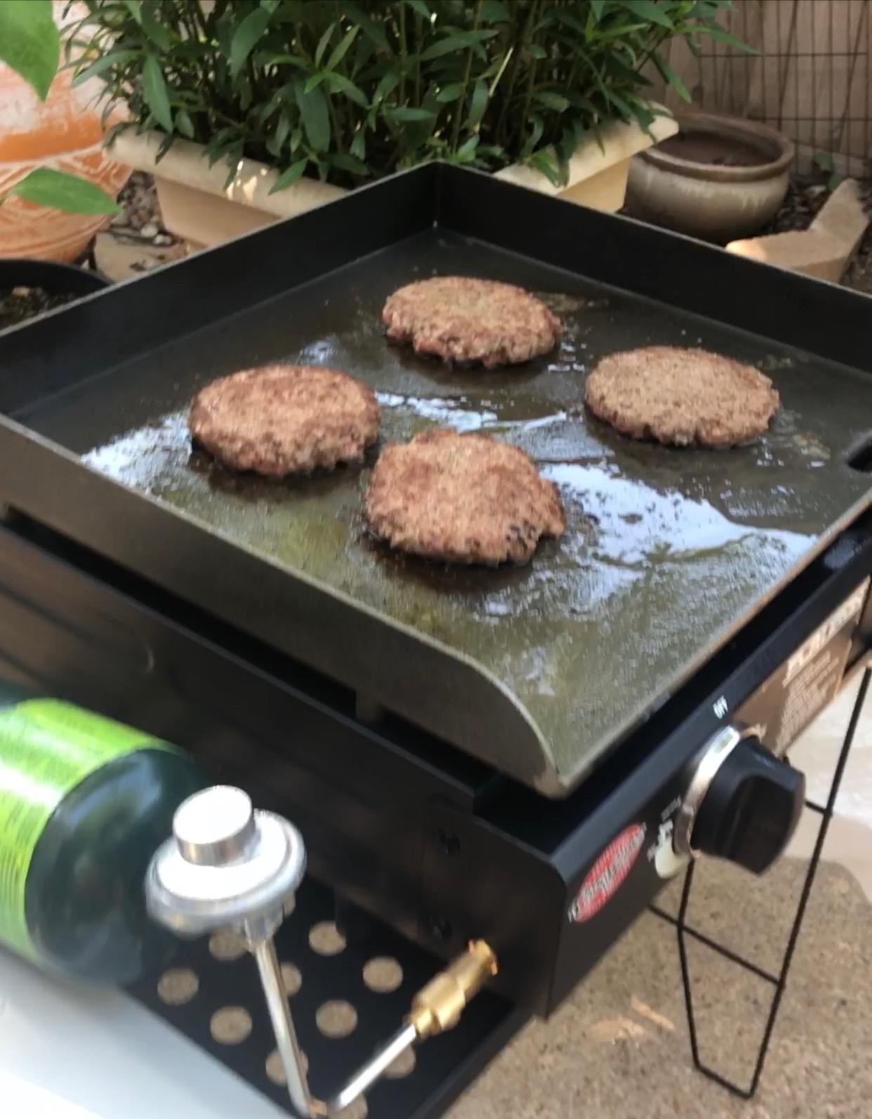 Char-Griller Flat Iron 1-Burner Portable Propane Gas Flat-Top Griddle with Steel Griddle Top, Electronic Ignition, 265 Cooking Square Inches, Black customer photo 2