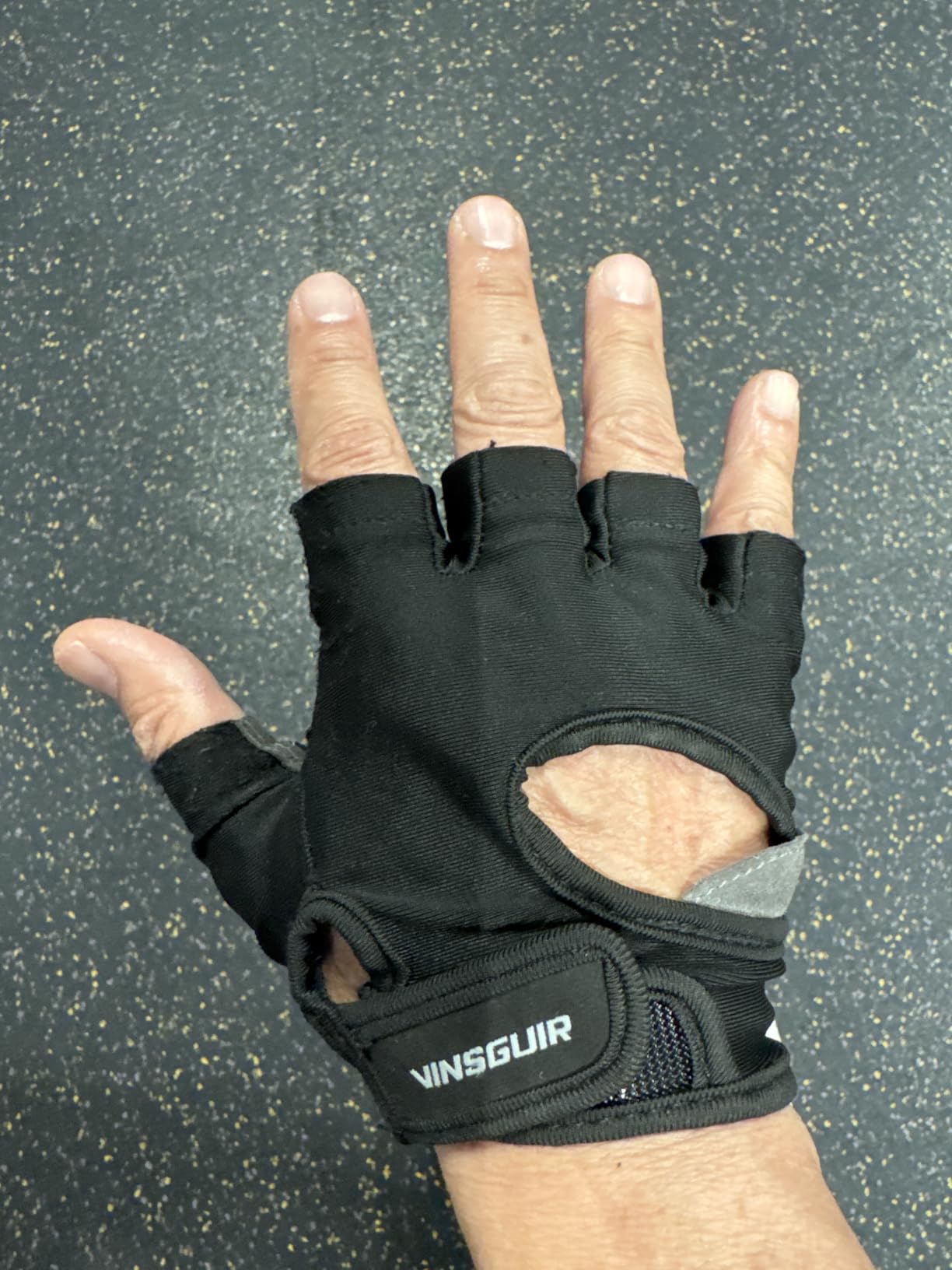 VINSGUIR Workout Gloves for Men and Women, Weight Lifting Gloves with Excellent Grip, Lightweight Gym Gloves for Weightlifting, Cycling, Exercise, Crosstraining, Pull ups, Fitness, Climbing and Rowing customer photo 2