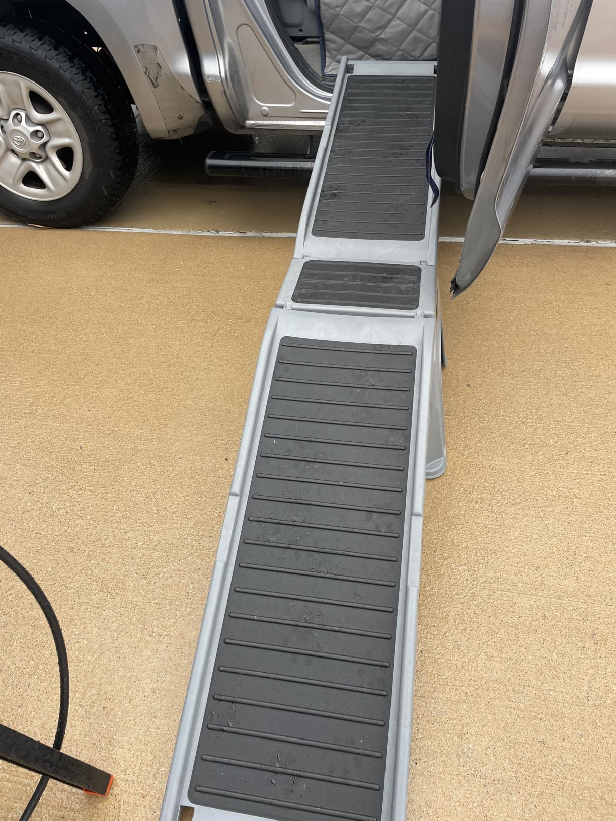 WeatherTech Easy Ramp - Non-Slip Dog Ramp for Cars, Trucks & SUV's - Supports Up to 300 lbs. - Safe Way for Pets to Access Camper,Car, Bed, Couch & Other Home Areas, Gray/Black customer photo 2