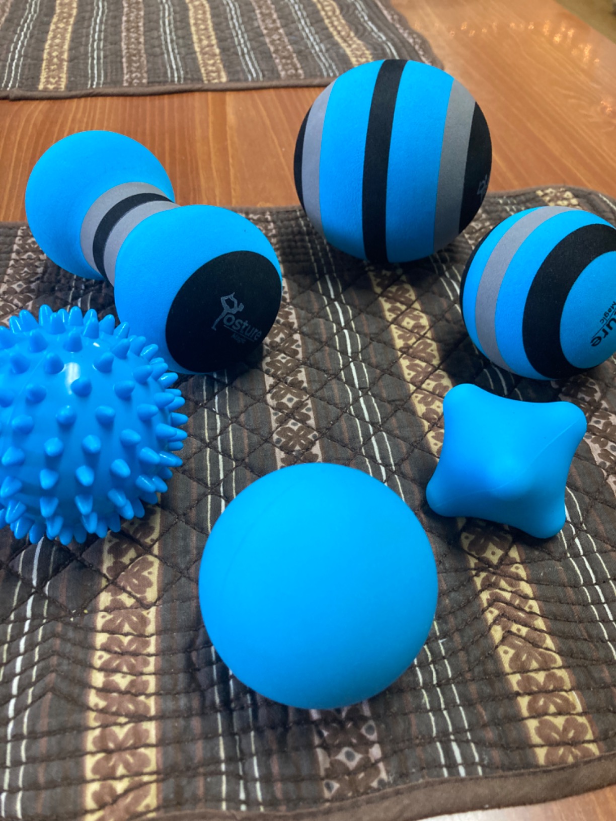Posture Magic Massage Ball Kit for Myofascial Trigger Point Release & Deep Tissue Massage - Set of 6 - Large Foam/Small Foam/Lacrosse/Peanut/Spiky/Hand Exercise Ball (Purple) customer photo 1
