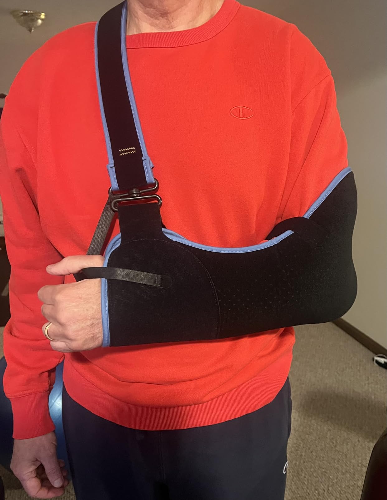 Velpeau Arm Sling Shoulder Immobilizer for Women and Men, fit Left or Right Arm - Rotator Cuff Support Brace - Medical Sling for Shoulder, Clavicle, Elbow Injury (Comfort type, Large: Bust 33.5