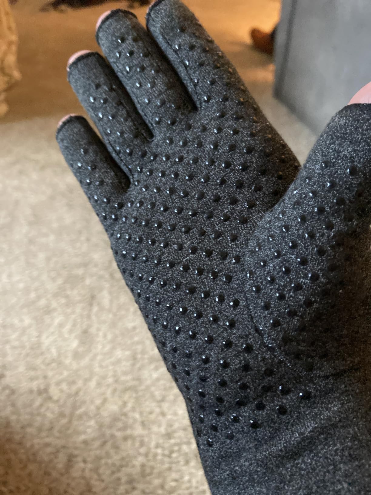 DRNAIETY 2 Pairs Arthritis Compression Gloves- for Hand Arthritis, Carpal Tunnel Pain, Rheumatoid Arthritis, RSI, Fingerless, Anti-Slip, Breathable Gloves for Men & Women, Typing, Daily Use(M, Gray) customer photo 2
