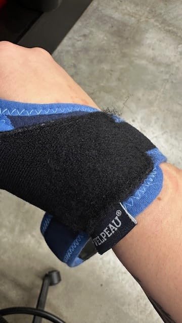Velpeau Thumb Wrist Support Brace, CMC Thumb Spica Splint for Arthritis Pain, De Quervains Tenosynovitis, Trigger Thumb, Tendonitis, Sprain, Fits Both Left or Right Hands (Plastic Insert Version, M) customer photo 1