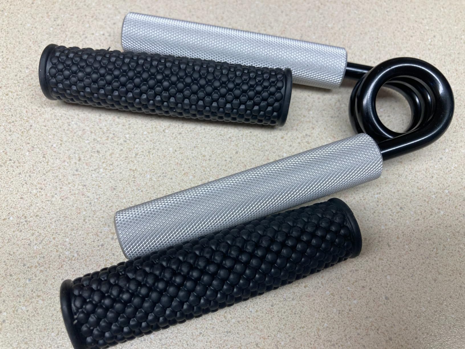 Logest Metal Hand Grip Strengthener 100LB-350LB No Slip Heavy-Duty Grip Strengthener customer photo 2