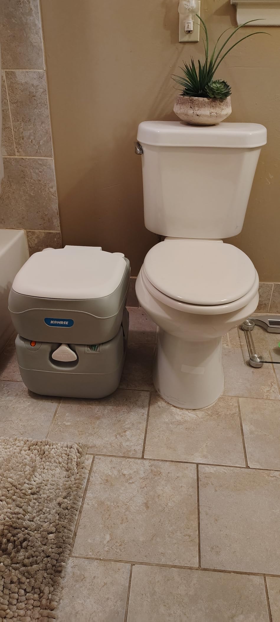 Kohree Portable RV Toilet, Camping Toilet Porta Potty, 5.8 Gallon Detachable Waste Tank, Indoor Outdoor Leak-Proof Toilet with Level Indicator, for Adults Home Use, RV Travel, Boat and Trips customer photo 2