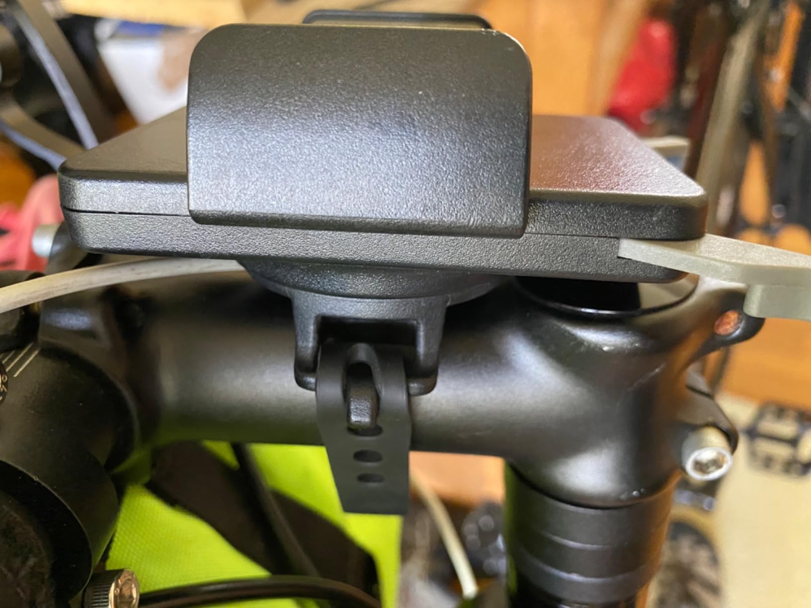 Nite Ize Squeeze Rotating Smartphone Bar Mount, Universal Bike Phone Holder For Bar or Stem, Compatible With MagSafe iPhone 12 Pro Max/Mini/Galaxy/Edge/Google Pixel and more customer photo 2