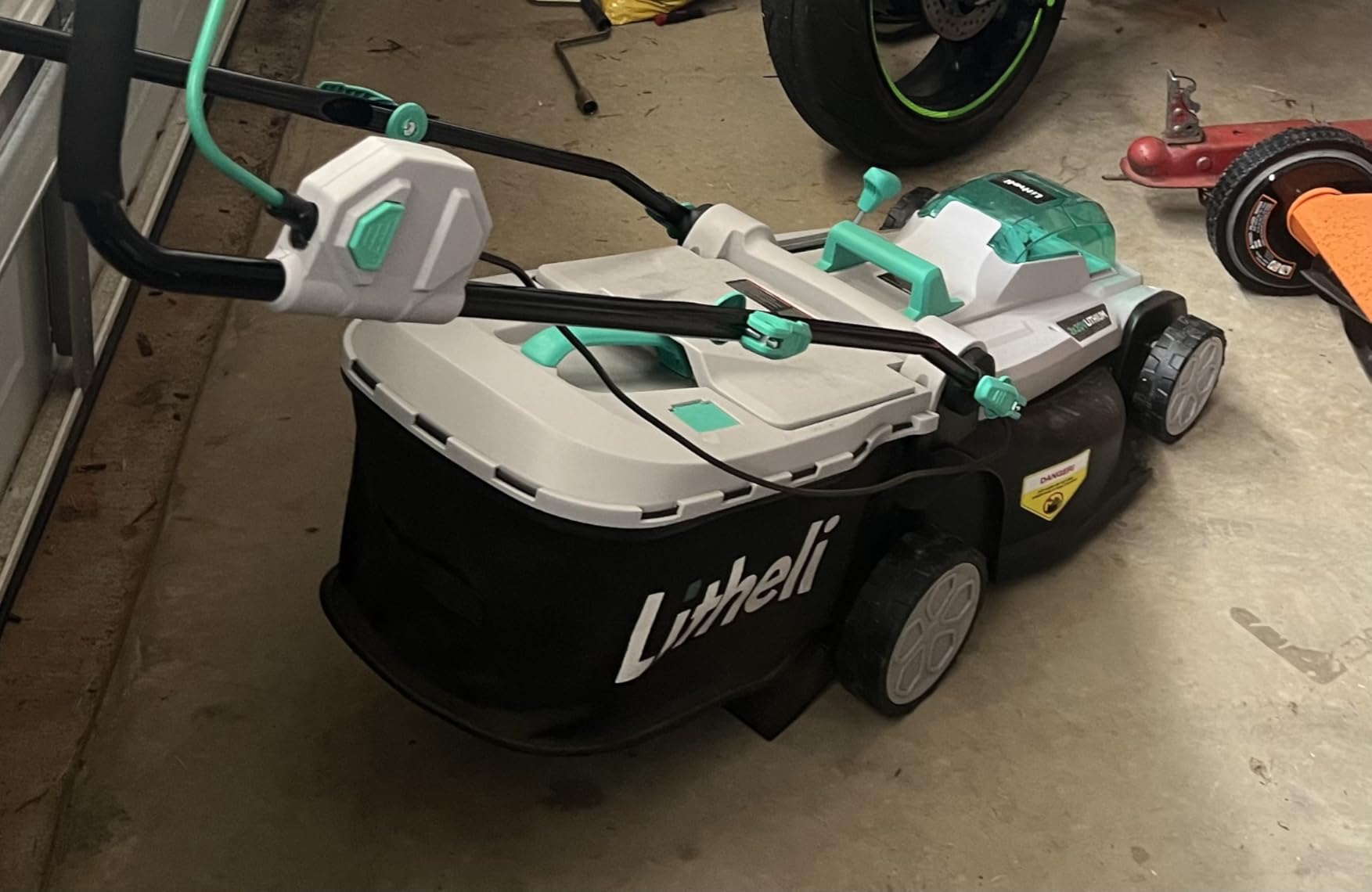 Litheli Cordless Lawn Mower 17 Inch, 2 x 20V 4.0Ah Battery Lawn Mowers with Brushless Motor, Bagging & Mulching, Charger Included customer photo 1