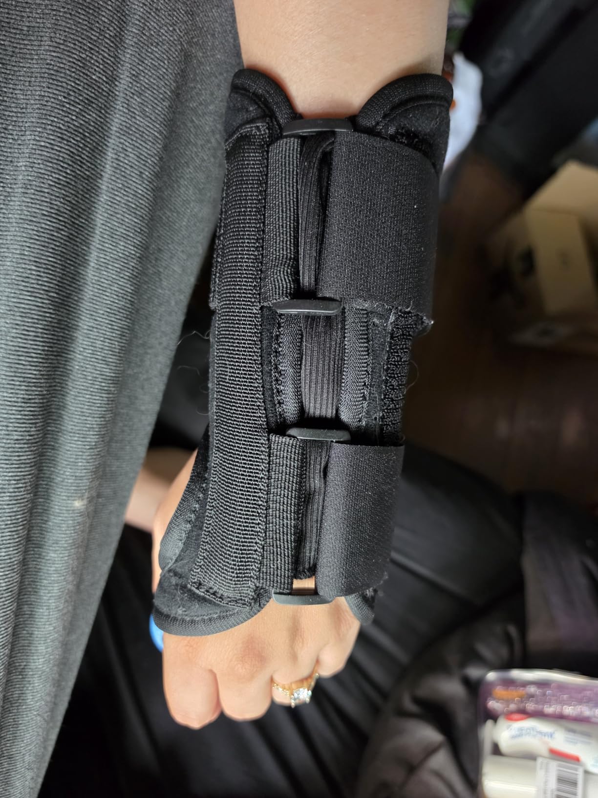 Carpal Tunnel Wrist Brace Support with 2 Straps and Metal Splint Stabilizer - Helps Relieve Tendinitis Arthritis Carpal Tunnel Pain - Reduces Recovery Time for Men Women - Right (L/XL) customer photo 1