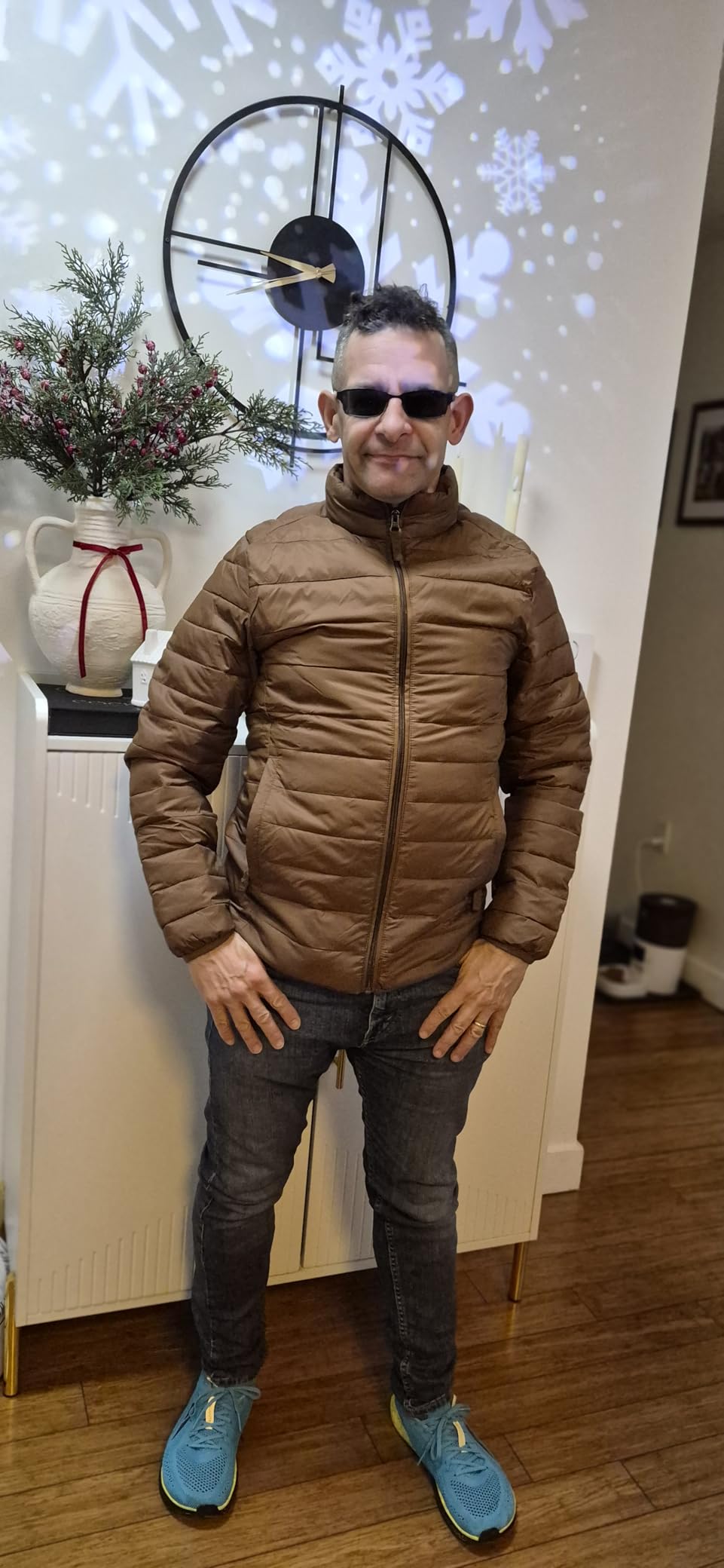 Amazon Essentials Men's Packable Lightweight Water-Resistant Puffer Jacket (Available in Big & Tall) customer photo 2