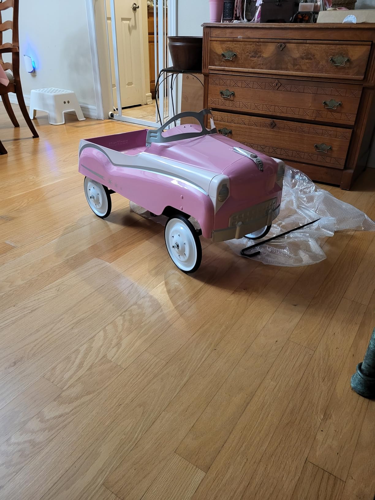Kid Trax Street Rod Pedal Car, Indoor/Outdoor Toys for Toddlers Ages 3-5, Classic Design Ride On Car, Kid Cars to Drive, Durable Steel Cars for Kids, Max Weight of 60lbs customer photo 1