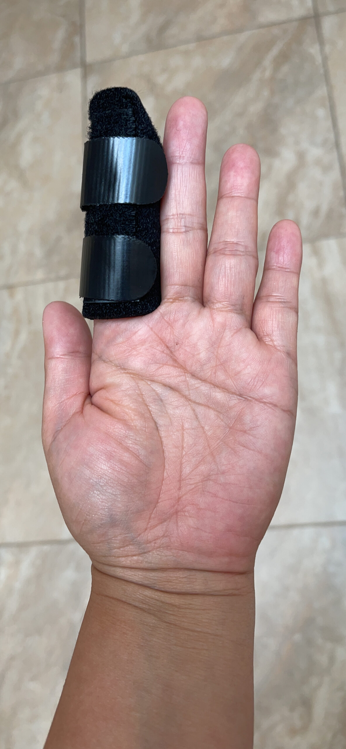 Doctor Developed Finger Splint & Handbook - Trigger Finger, Arthritis, RSI - Fits Ring, Index, Pinky & Middle - 2 sizes (Black, S/M) customer photo 2