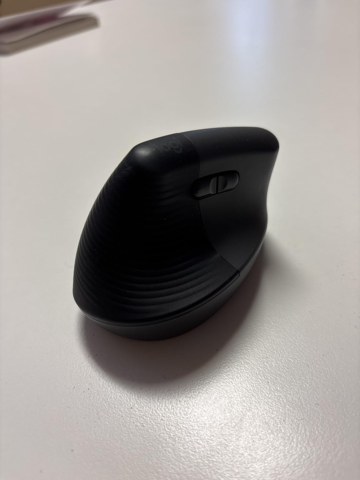Logitech Lift Vertical Ergonomic Mouse, Wireless, Bluetooth or Logi Bolt USB Receiver, Quiet clicks, 6 Buttons, Compatible with Windows/macOS/iPadOS, Laptop, PC - Rose customer photo 1