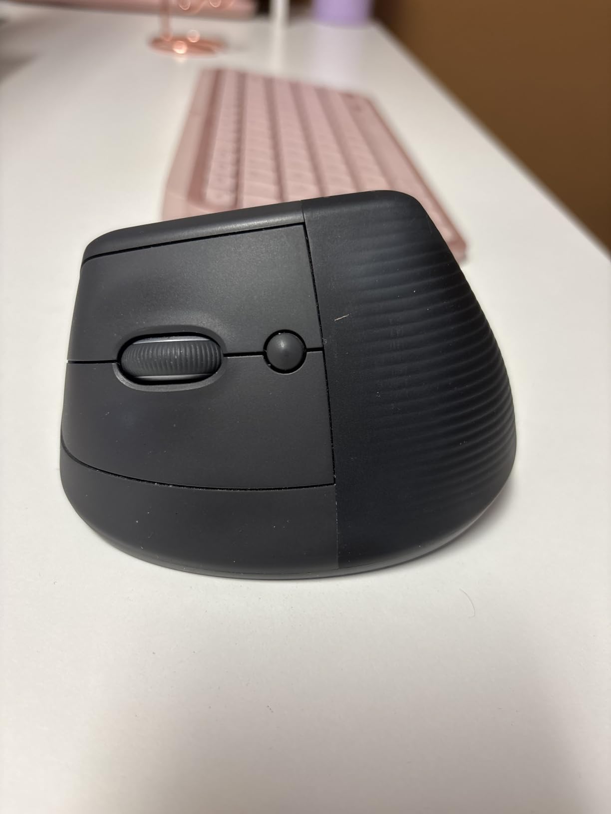 Logitech Lift Vertical Ergonomic Mouse, Wireless, Bluetooth or Logi Bolt USB Receiver, Quiet clicks, 6 Buttons, Compatible with Windows/macOS/iPadOS, Laptop, PC - Rose customer photo 2