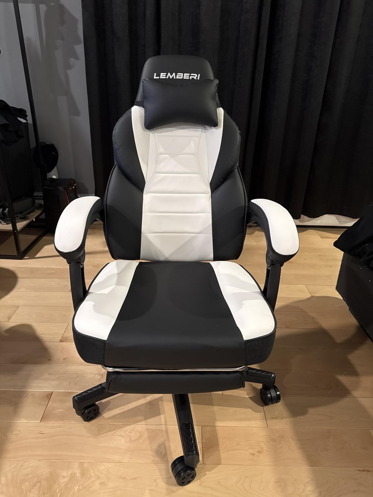 LEMBERI Big and Tall Gaming Chair 400lb Capacity, Heavy-Duty Office Chair with Reinforced Footrest, Wide Seat High Back PC Desk Chair with Linkage Armrests, Thickened Steel Frame, PU Leather, Red customer photo 1