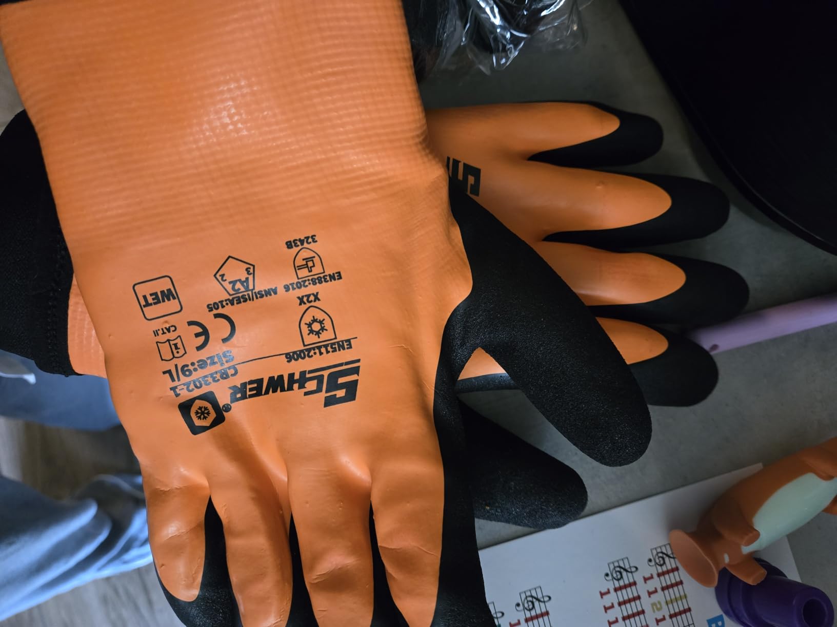 Schwer 2 Pairs FreezeGuard Winter Work Gloves, ANSI A2 Cut Resistant Freezer Gloves for Outdoor Cold Weather Keep Hands Warm, Waterproof Gloves for Shoveling Snow, Ice Fishing, M customer photo 2