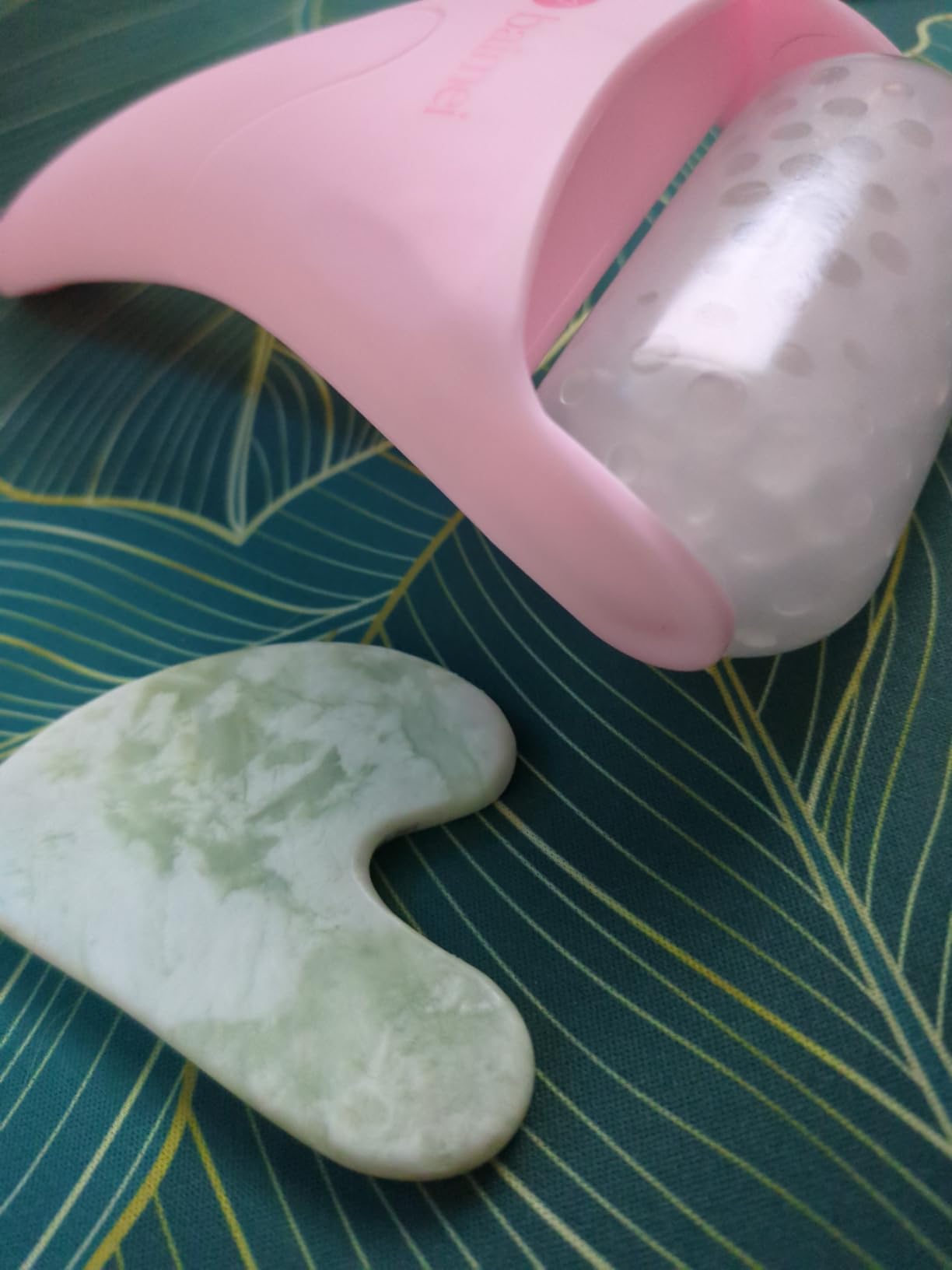 BAIMEI IcyMe Ice Roller for Face and Gua Sha Facial Tool Set, Ice Face Roller Reduces Puffiness Relieves Migraines Skin Care Tools, Self Care for Women - Pink customer photo 1