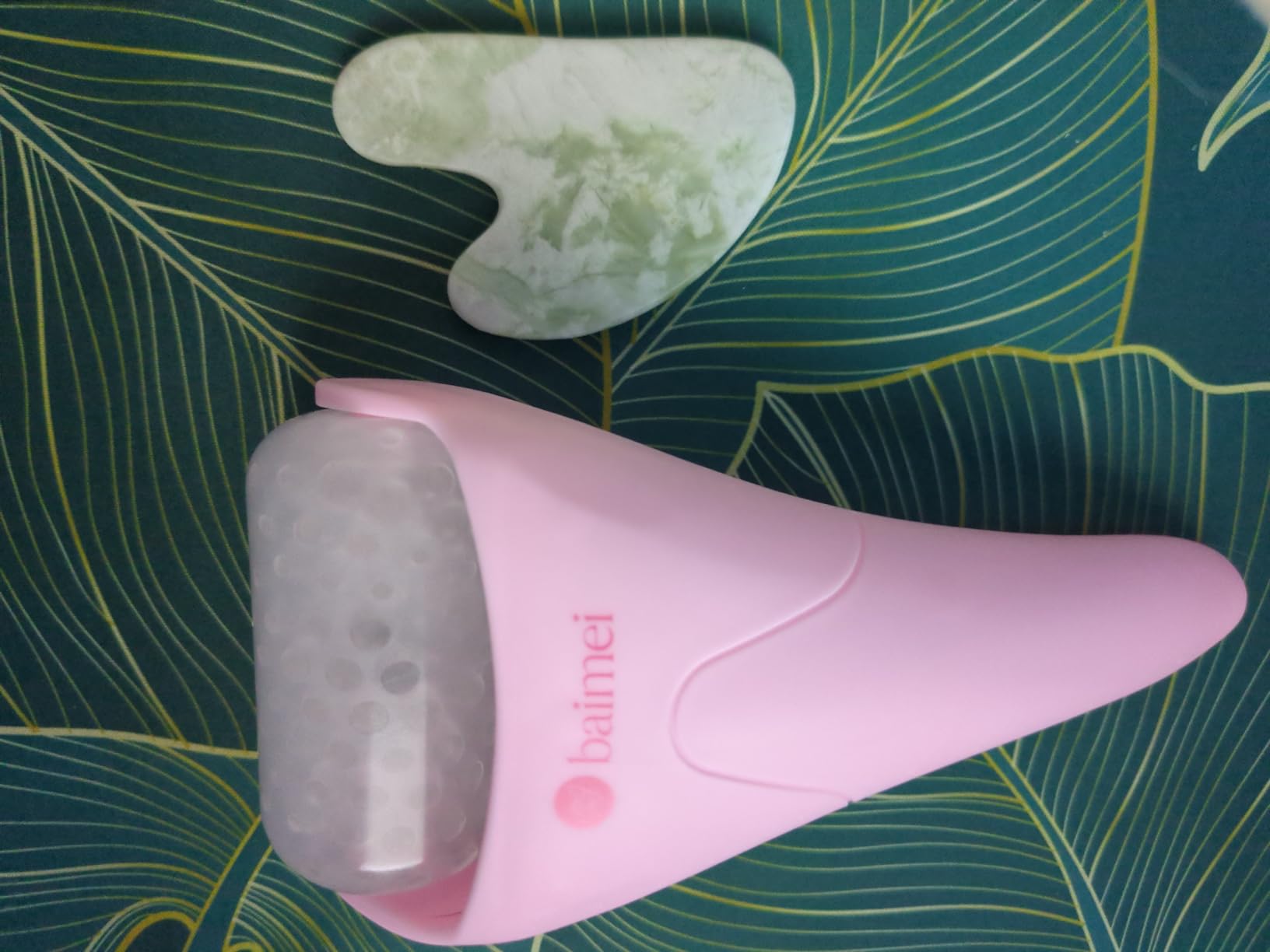 BAIMEI IcyMe Ice Roller for Face and Gua Sha Facial Tool Set, Ice Face Roller Reduces Puffiness Relieves Migraines Skin Care Tools, Self Care for Women - Pink customer photo 2