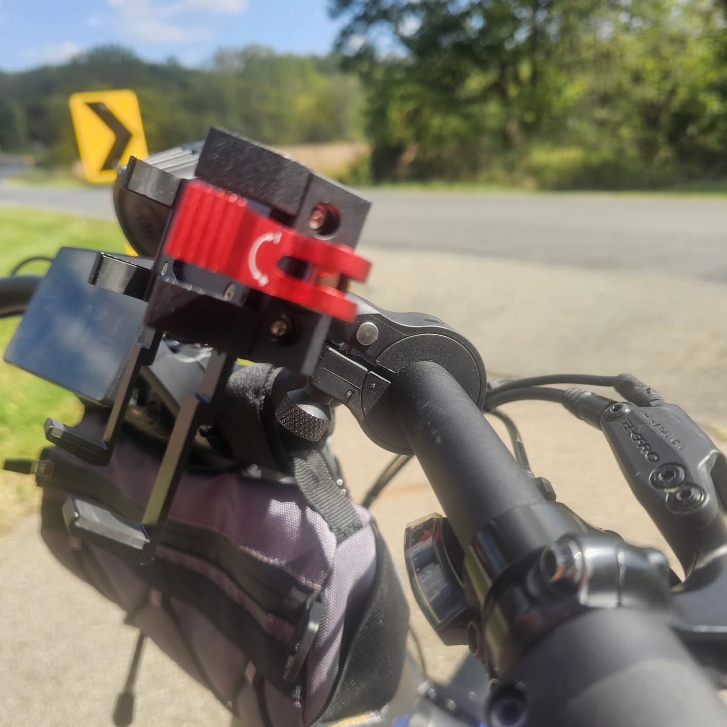 Tiakia Bike Phone Mount Holder, Aluminum Motorcycle Phone Mount, Handlebar Mounted Cell Phone Holder for Bike, 360 Degree Rotation, Universal Bicycle Phone Mount for 4.5-7 Inch Phones customer photo 2