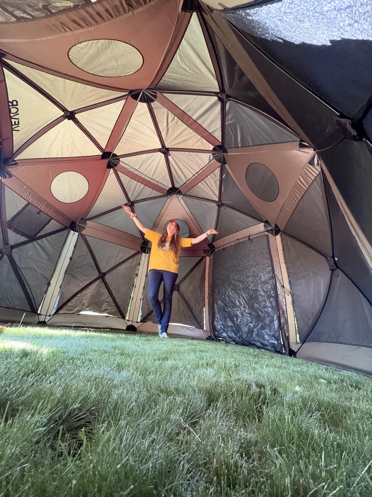 VEVOR 12 * 12ft 6 Sided Pop-up Canopy Shelter Tent with Mesh Windows, Portable Carry Bag, Stakes, Large Shade Tents for Outdoor Camping, Lawn and Backyard, Brown/Beige customer photo 2