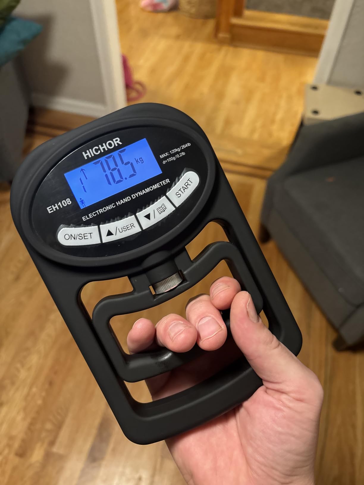 Hand Grip Strength Tester Trainer - Electronic Hand Dynamometer Forearm Grip Strengthener Exerciser Digital Training Gauge 265 Lbs 120 Kgs for Sport Home School Use customer photo 2