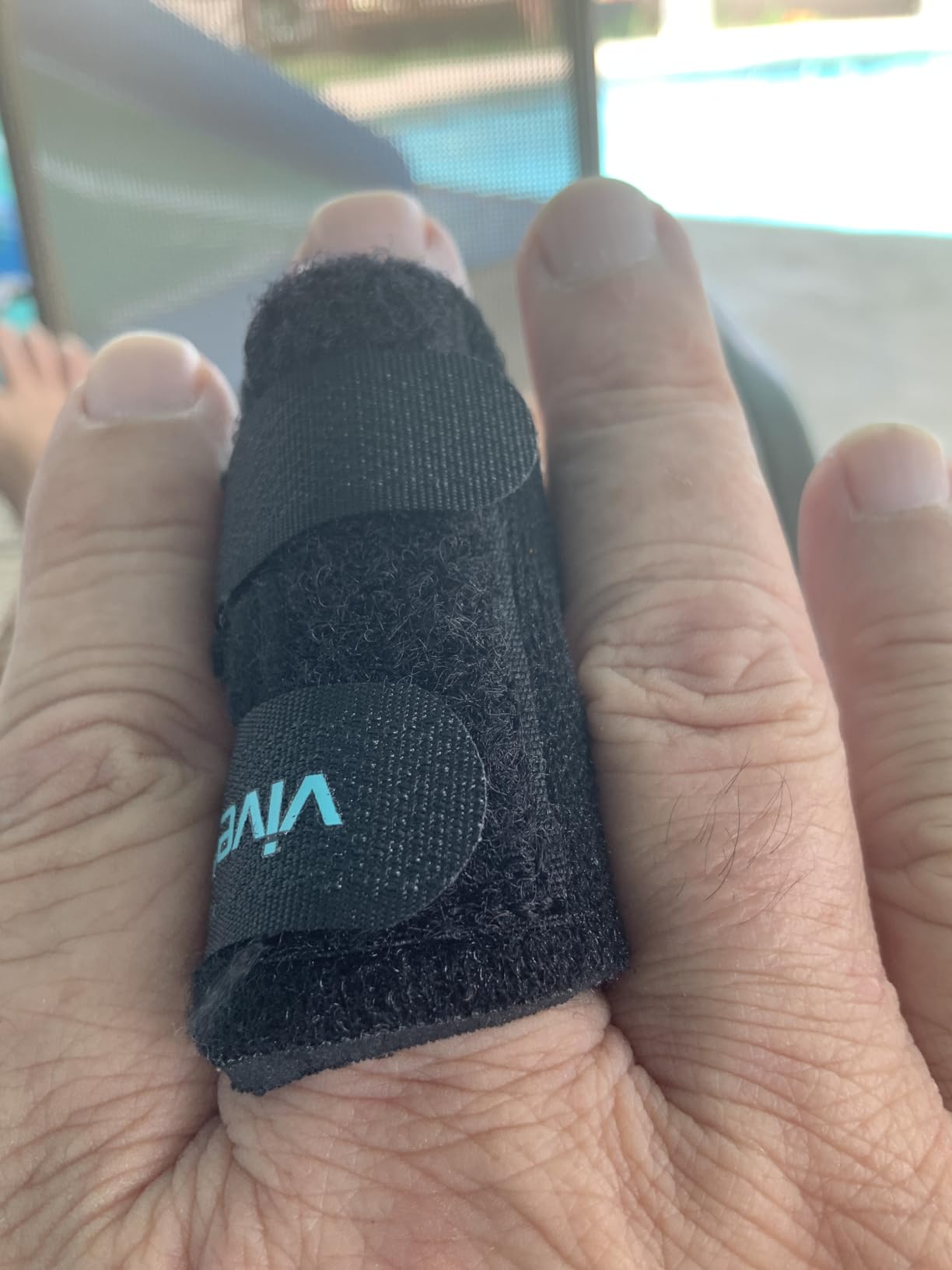Vive Finger Splint (2 Pack) - Universal Finger Straightener - Broken and Trigger Finger Splints - Brace for Arthritis Pain and Support - Sprain Relief for Middle, Index, Ring, Pinky Fingers (Black) customer photo 1