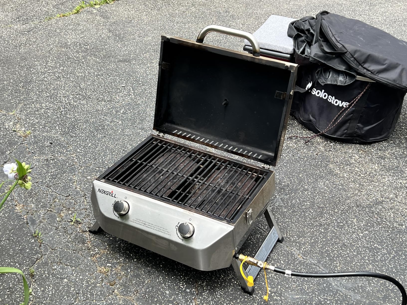 Nexgrill 1-Burner Portable Propane Gas Grill with Lid, Piezo Ignition, 10,000 BTUs, 183 SQ In, Compact Tabletop Grill for Outdoor Cooking, Camping, Tailgating, Gardens, Patios, and More - 820-BC002 customer photo 2