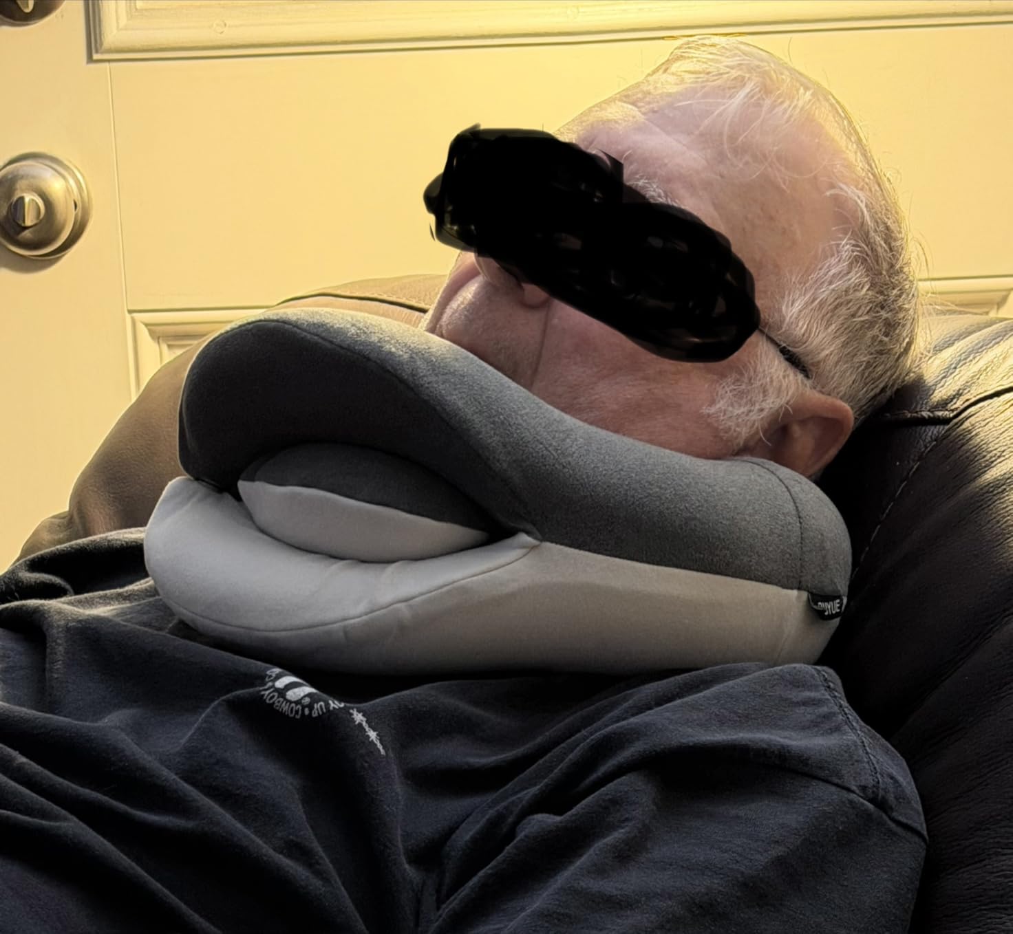BUYUE Travel Neck Pillows for Airplanes, Memory Foam 360° Head Support Sleep for Long Flight, Skin-Friendly & Breathable, Kit with Eye Mask, Earplugs and Storage Bag (Adult, Grey, 90+ lbs) customer photo 1