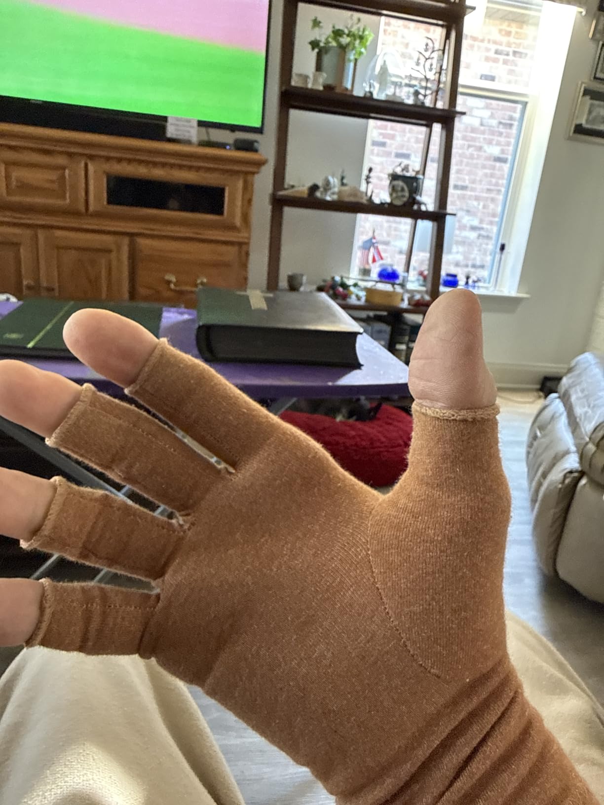 Zexhoor 2 Pairs Arthritis Compression Gloves for Women Men, Carpal Tunnel Pain Relief, Fingerless for Typing Both Hands customer photo 2