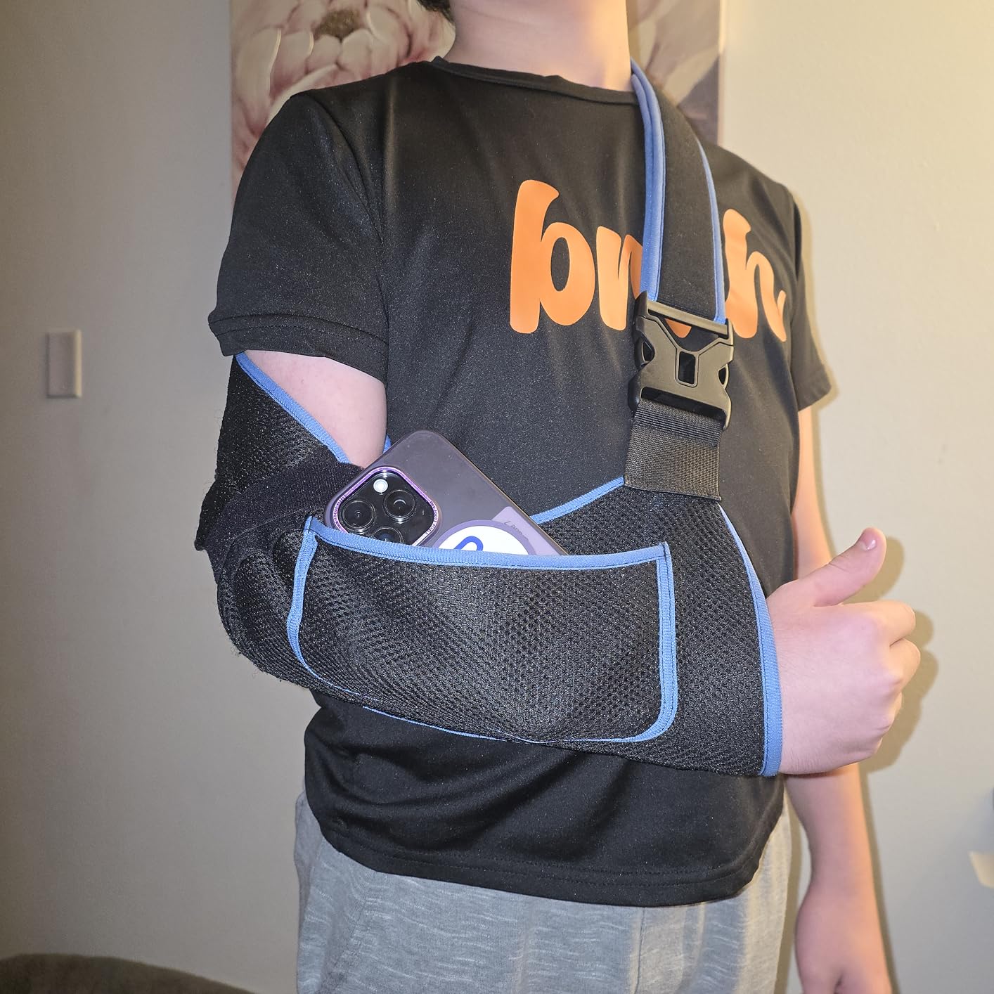 VISKONDA Arm Sling Shoulder Immobilizer - Rotator Cuff Support Brace - Comfortable Medical Sling for Shoulder Injury, Left and Right Arm, Men and Women, for Broken, Dislocated, Fracture, Strain (Medium) customer photo 2