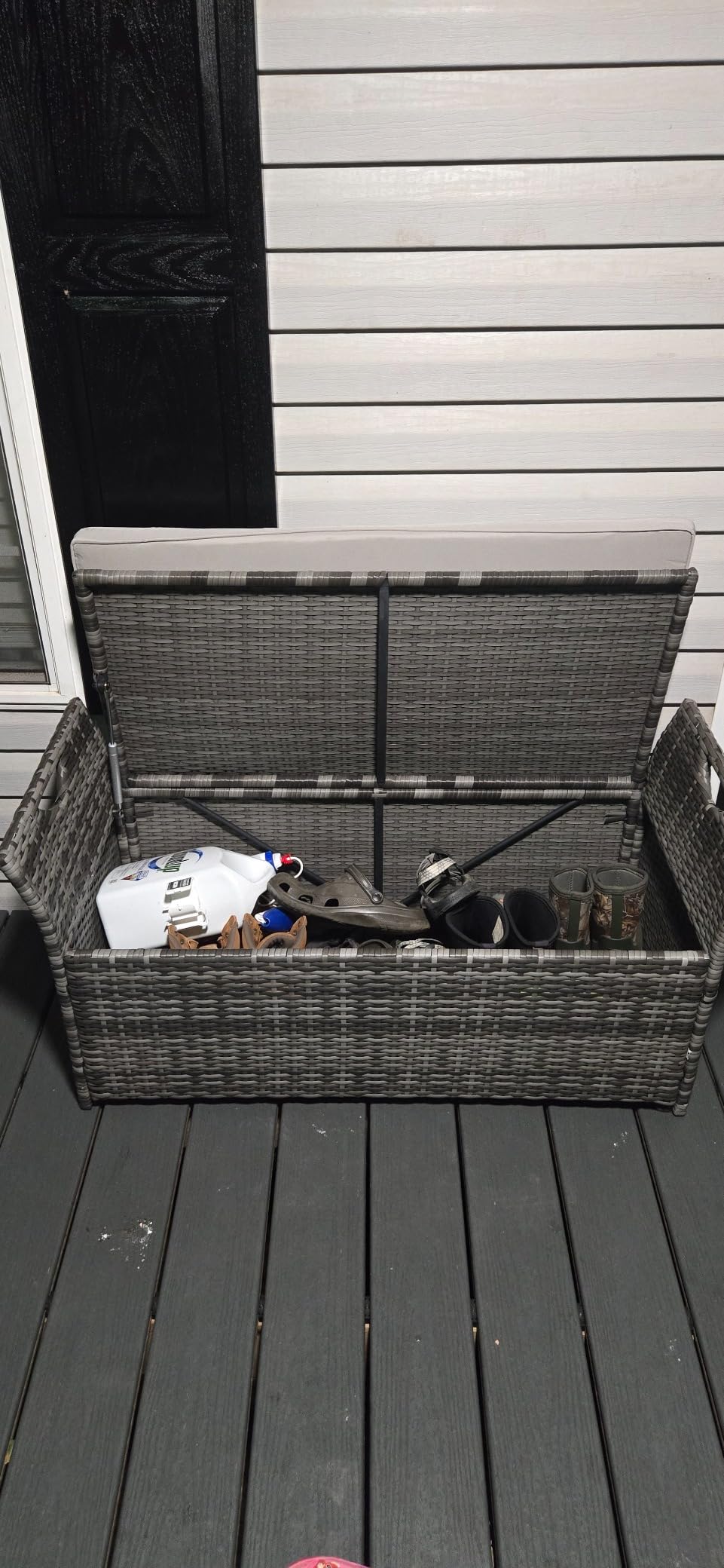 VINGLI 40 Gallon Outdoor Storage Bench with Cushion, Rattan Storage Box, Patio Wicker Deck Box with Seat for Garden, Balcony, Porch, Pool, Yard (Grey Frame + Light Grey Cushion) customer photo 2