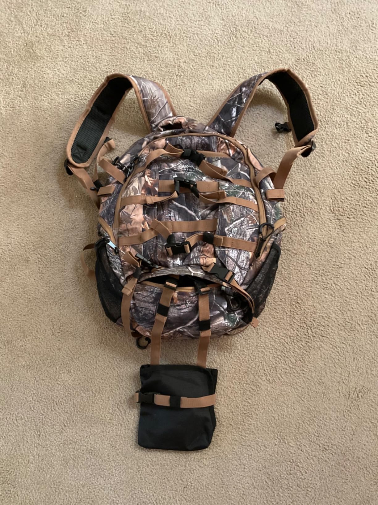 GoHimal Hunting Backpack with Bow Holder, 30L Water-proof Camo Daypack for Men, 600D Fabric Hunting Gear for Deer Bowhunting customer photo 1