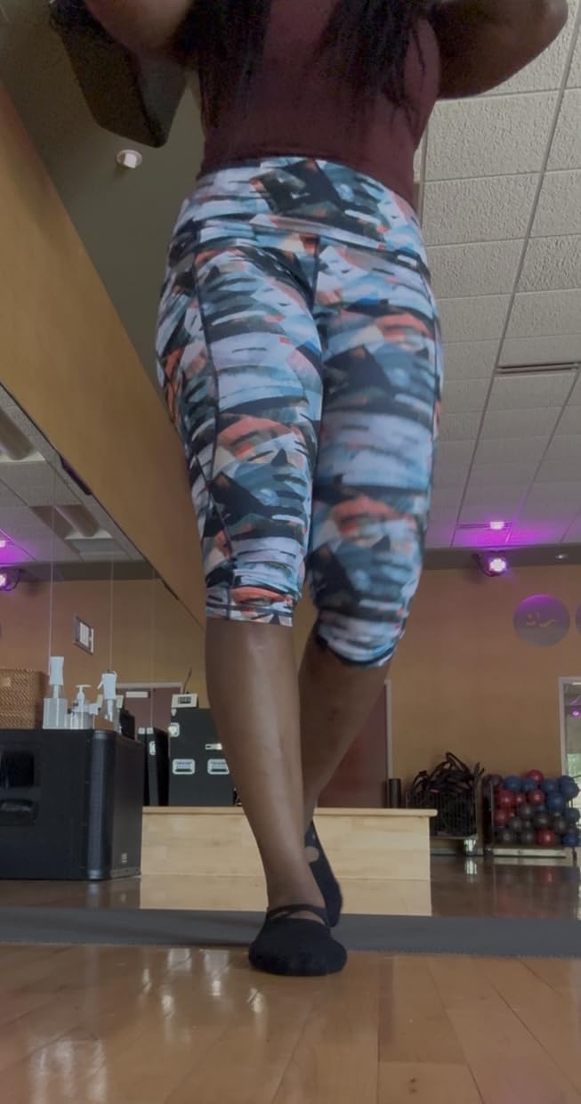 Women's High Waisted Yoga Capris with Pockets, Tummy Control Non See Through Workout Athletic Running Capri Leggings customer photo 1
