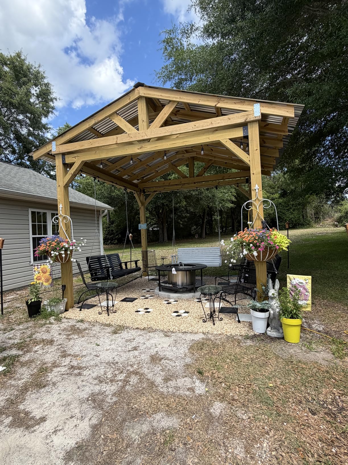 VINGLI Heavy Duty 880 LBS Patio Wooden Porch Swing Outdoor with Extra Cushion, Farmhouse Hanging Bench Tree Swing with Adjustable Chains for Yard | Garden | Lawn | Balcony (5 FT, Rustic) customer photo 2