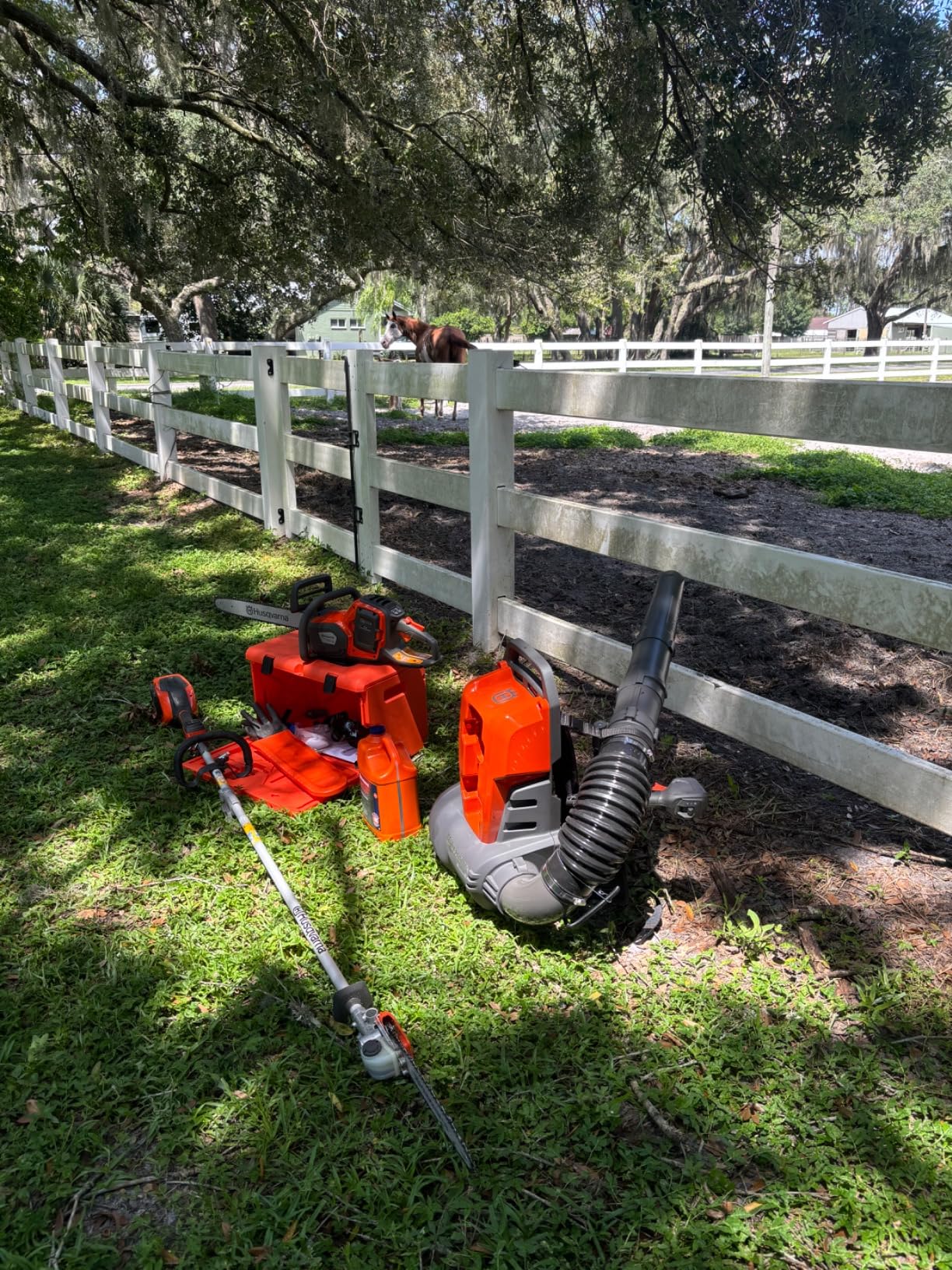 Husqvarna Power Axe 350i Cordless Electric Chainsaw, 18 Inch Chainsaw, Brushless Motor and Quiet Superior Cutting Power, 40V Lithium-Ion 7.5 Ah Battery and Charger Included customer photo 2