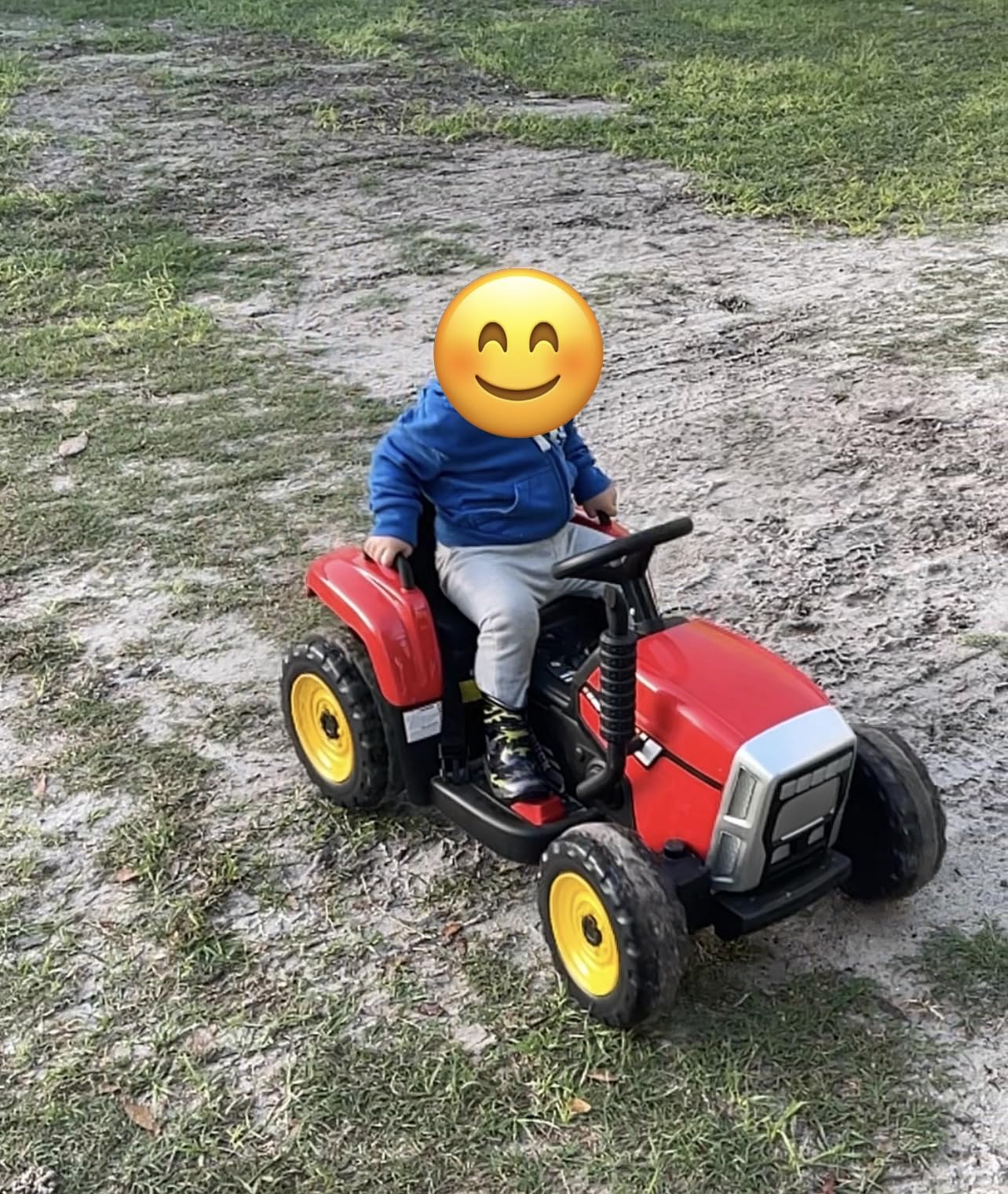 Aosom 12V Ride on Tractor with Trailer, 25W Dual Motors, Battery Powered Electric Tractor with Remote Control, Music Startup Sound and Horn, LED Lights, Red customer photo 2