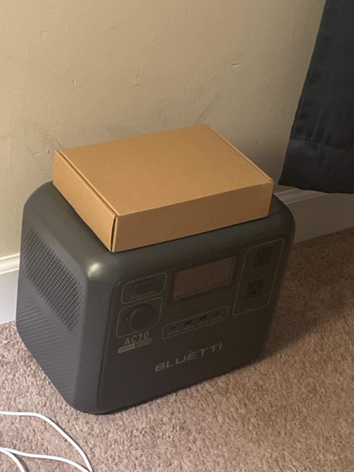 BLUETTI AC70 Portable Power Station 768Wh 1000W LFP Battery Solar Generator customer photo 1