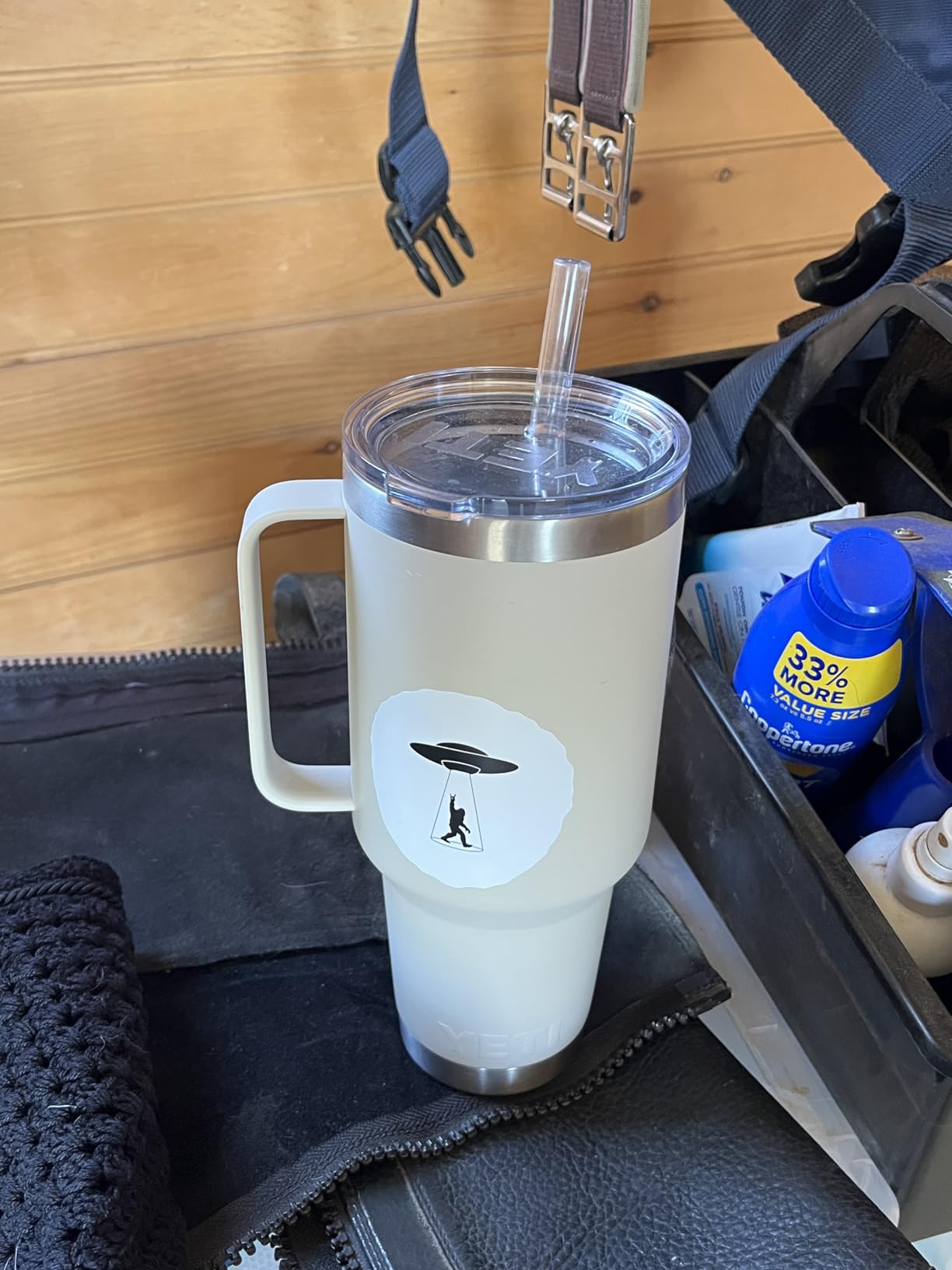 YETI Rambler 42 oz Tumbler with Handle and Straw Lid, Travel Mug Water Tumbler, Vacuum Insulated Cup with Handle, Stainless Steel, White customer photo 1
