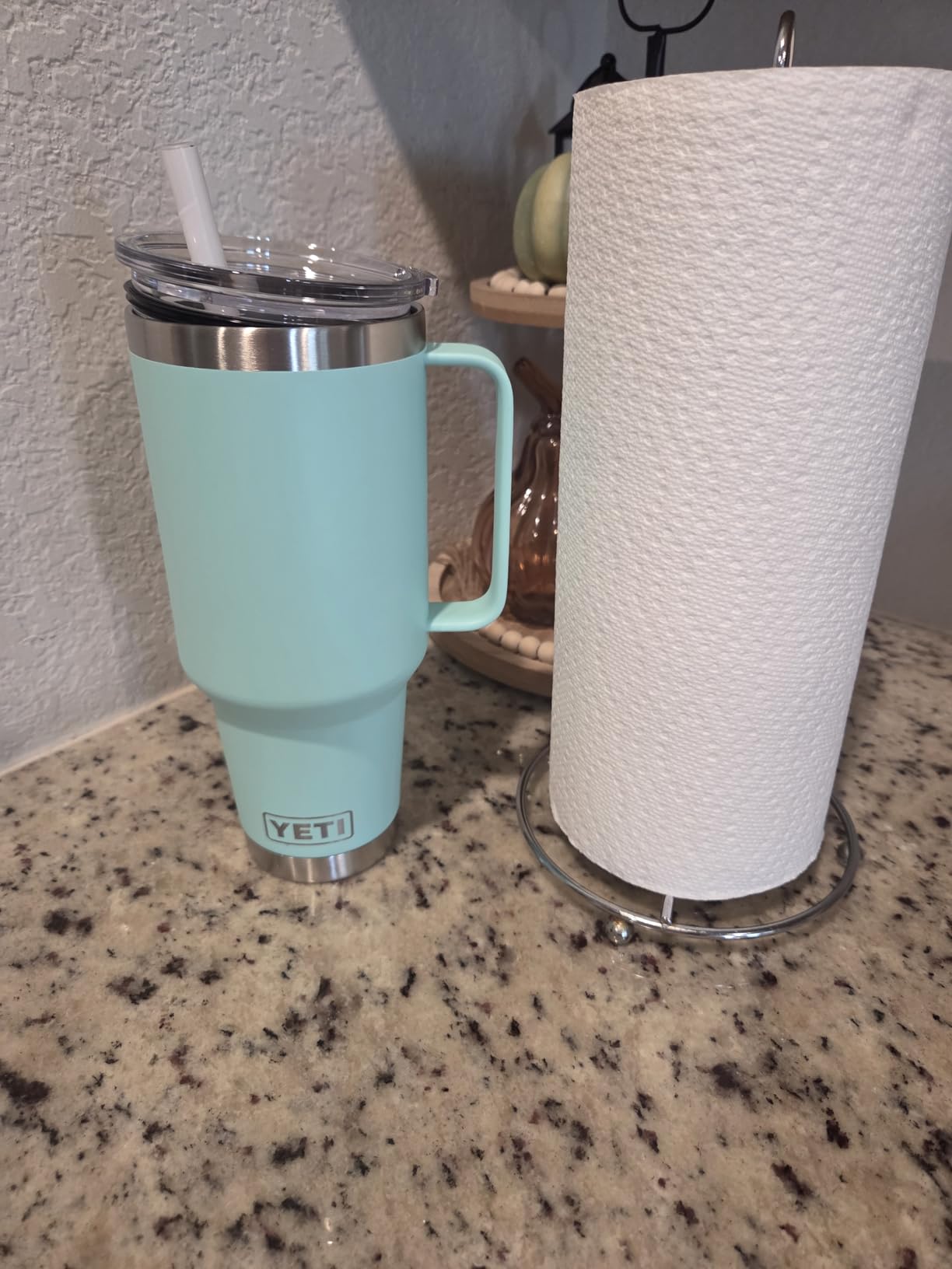 YETI Rambler 42 oz Tumbler with Handle and Straw Lid, Travel Mug Water Tumbler, Vacuum Insulated Cup with Handle, Stainless Steel, White customer photo 2