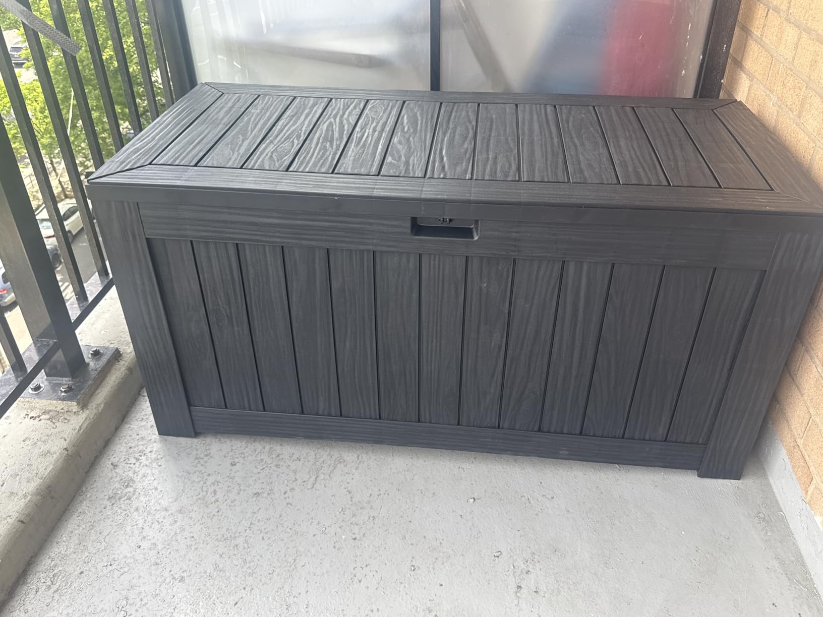 Devoko 100 Gallon Deck Box, Waterproof Resin Outdoor Storage Box with Cushion for Outside and Patio, Large Outdoor Storage Bench Cabinet Lockable for Patio Furniture and Garden Tools (Deep Brown) customer photo 2